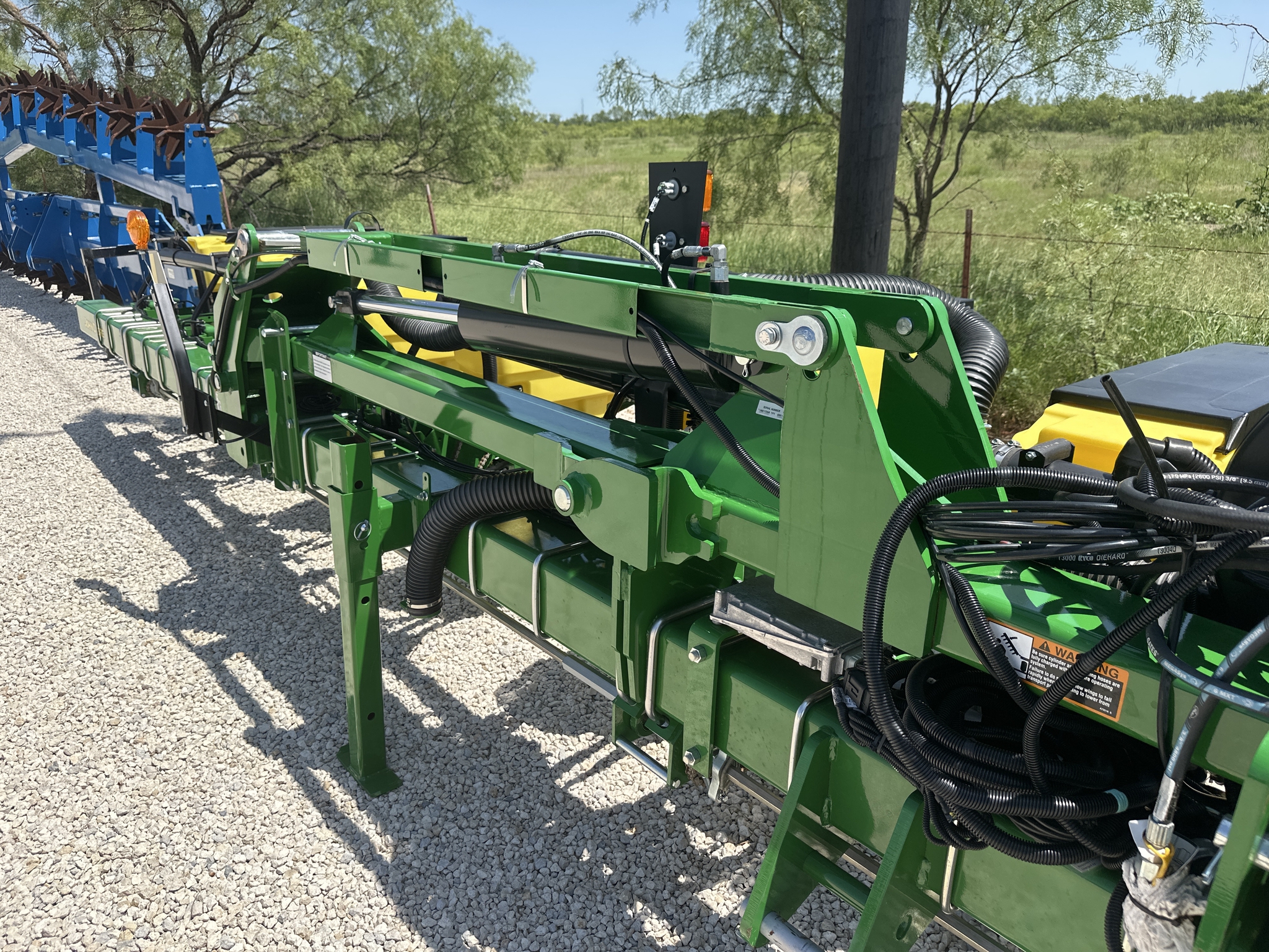 2024 John Deere 1725 Image 3