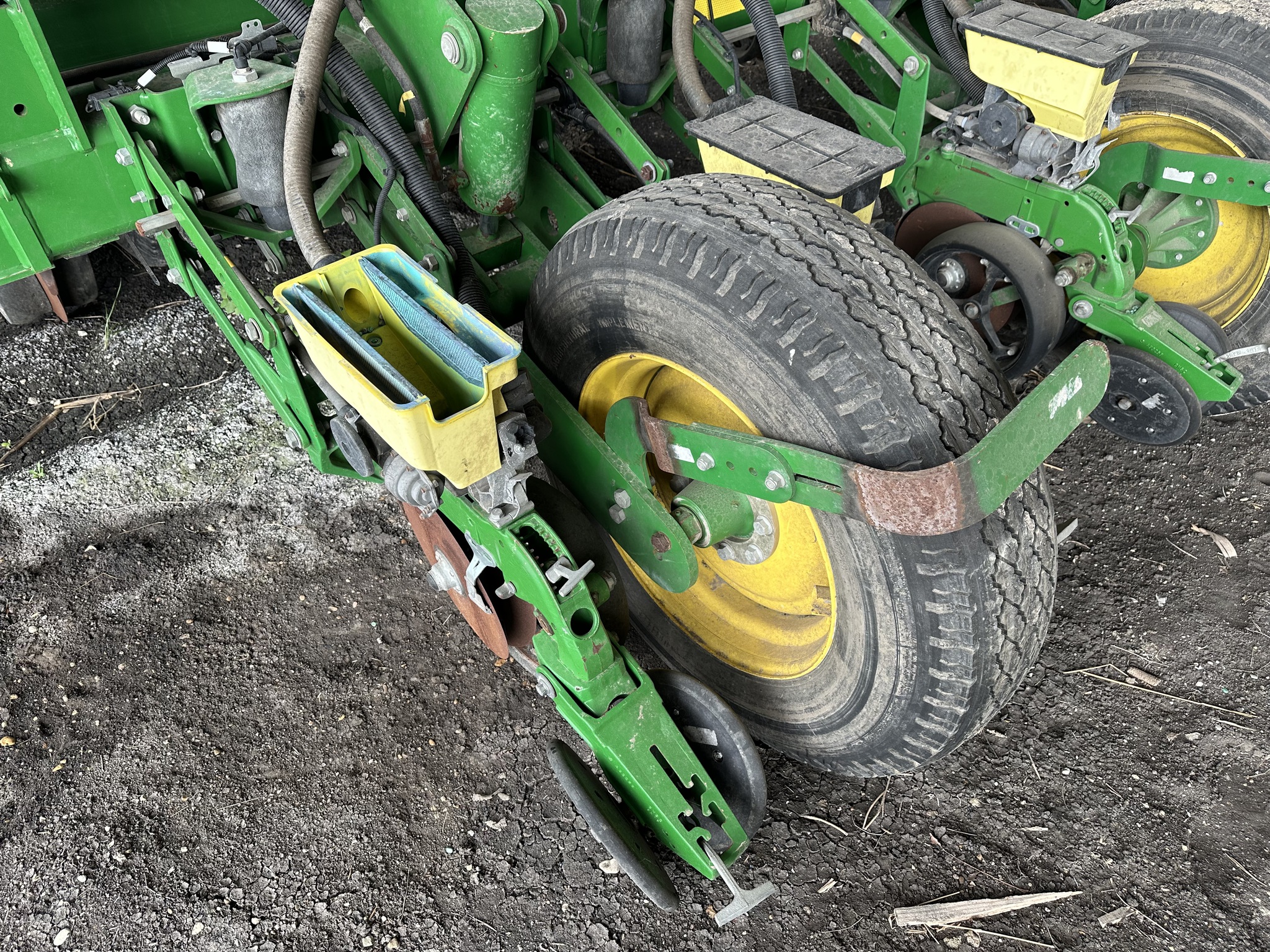 2015 John Deere 1775NT Image 6