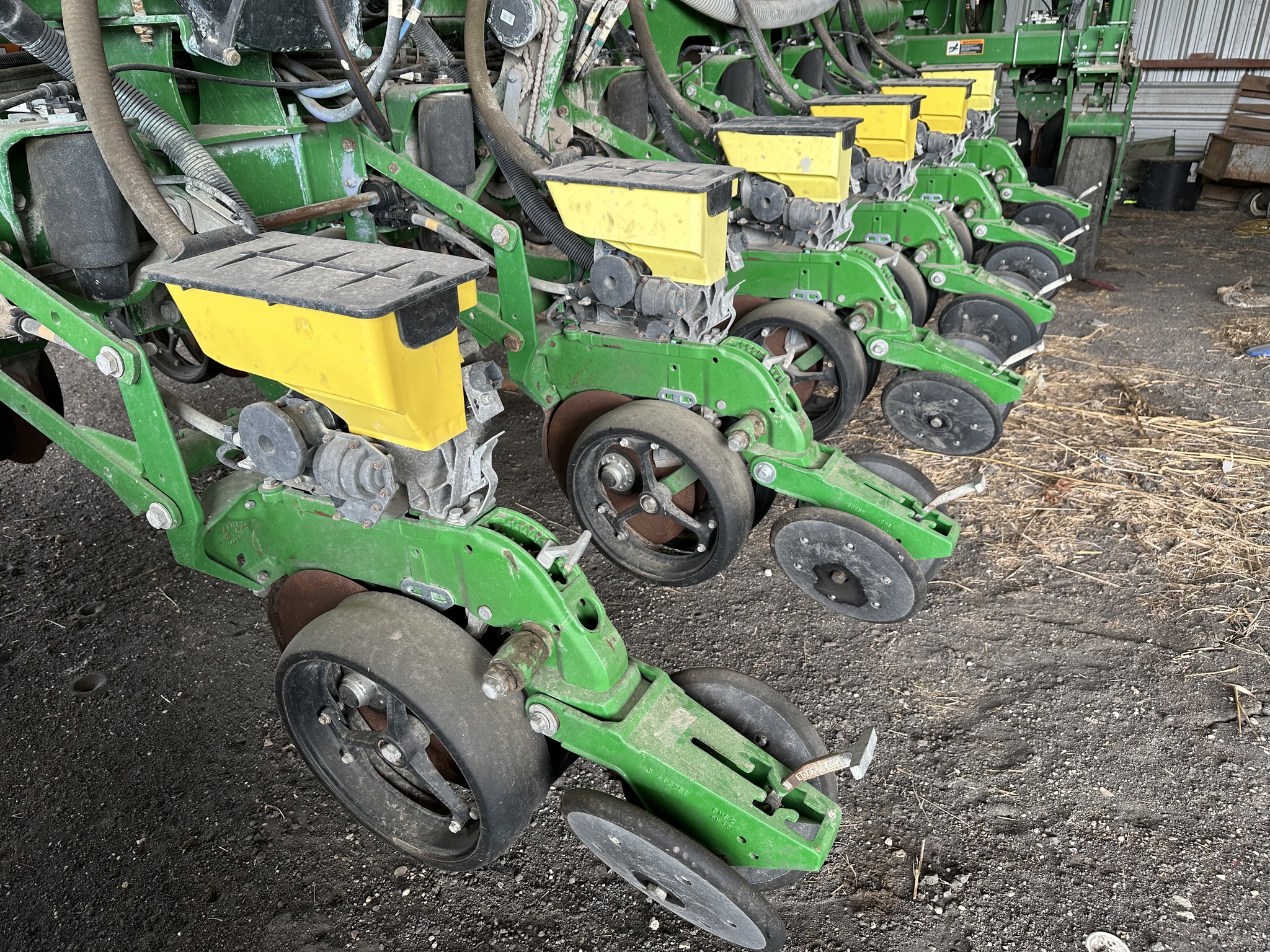 2015 John Deere 1775NT Image 8