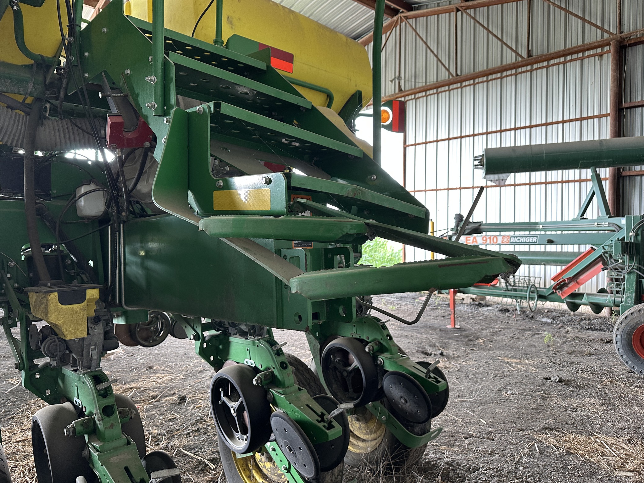 2015 John Deere 1775NT Image 11