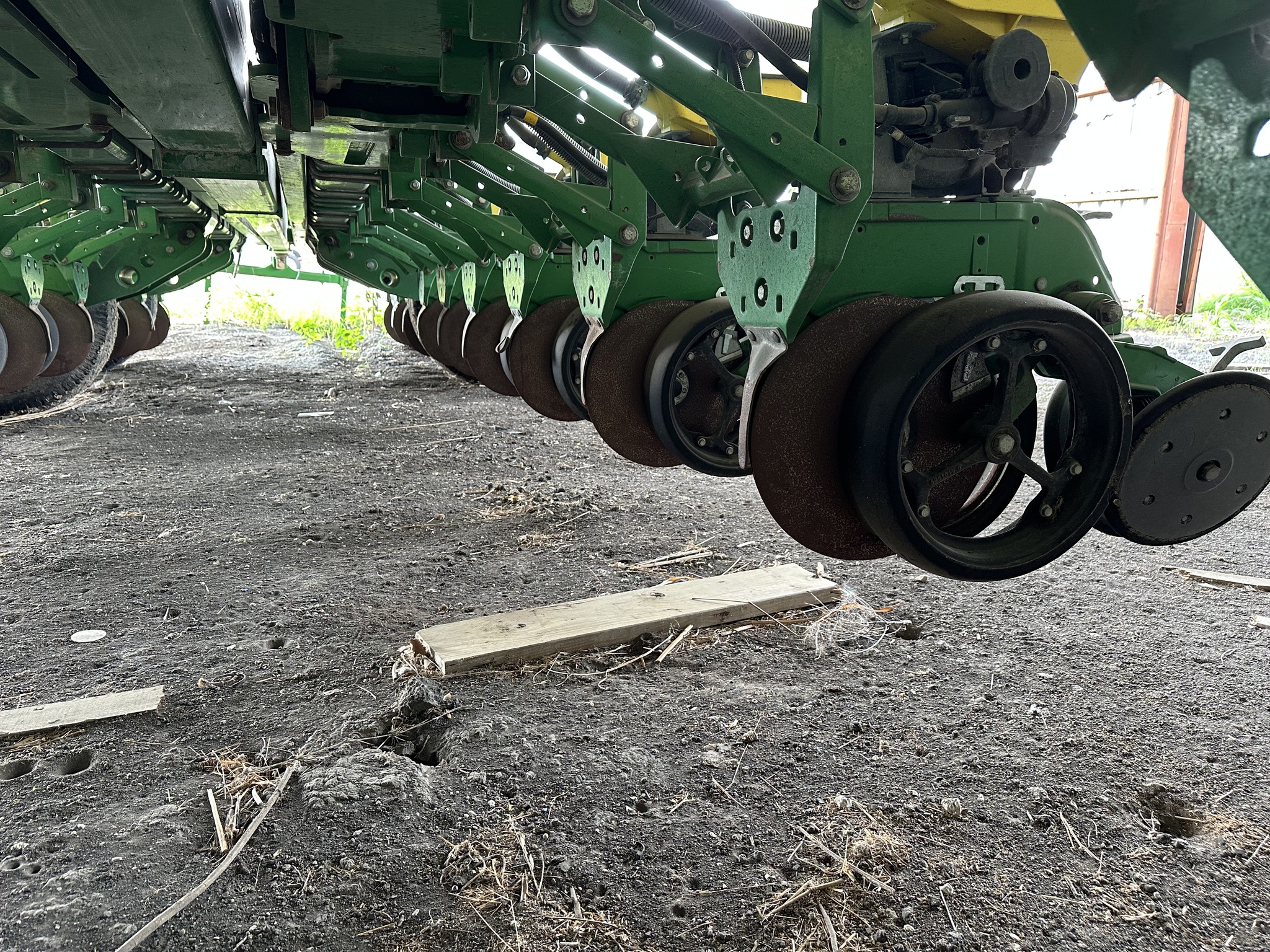 2015 John Deere 1775NT Image 24