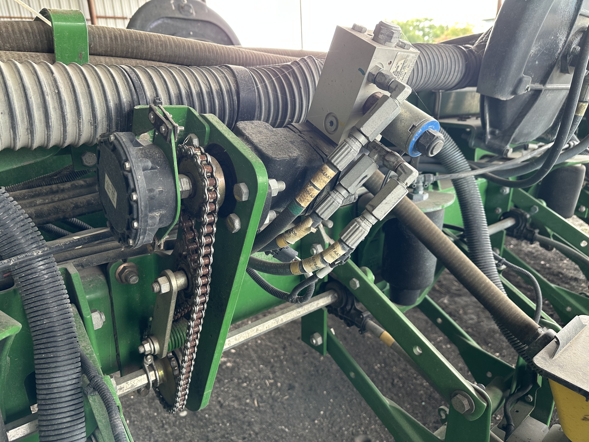 2015 John Deere 1775NT Image 26
