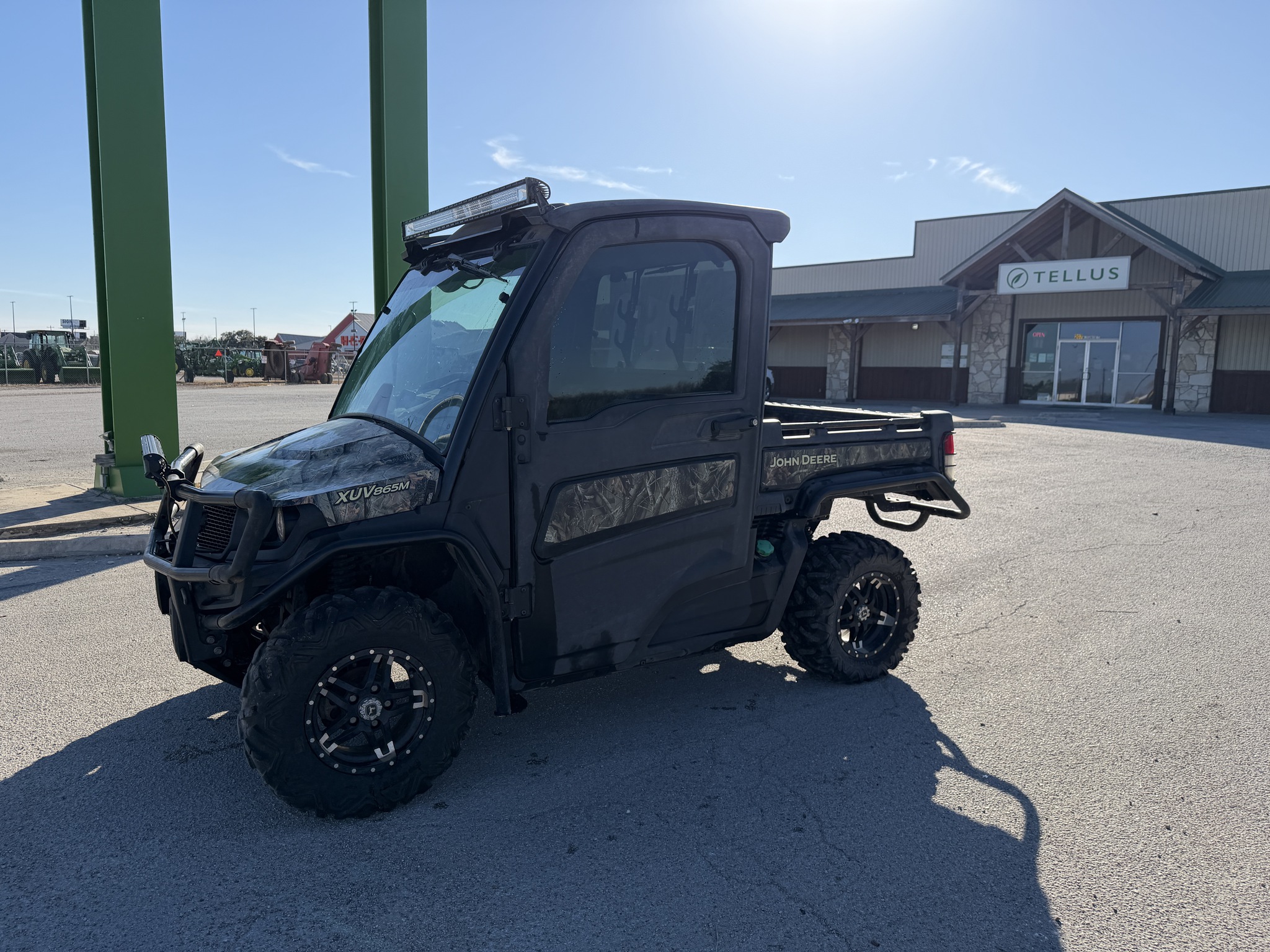 2018 John Deere XUV 865M Image 1