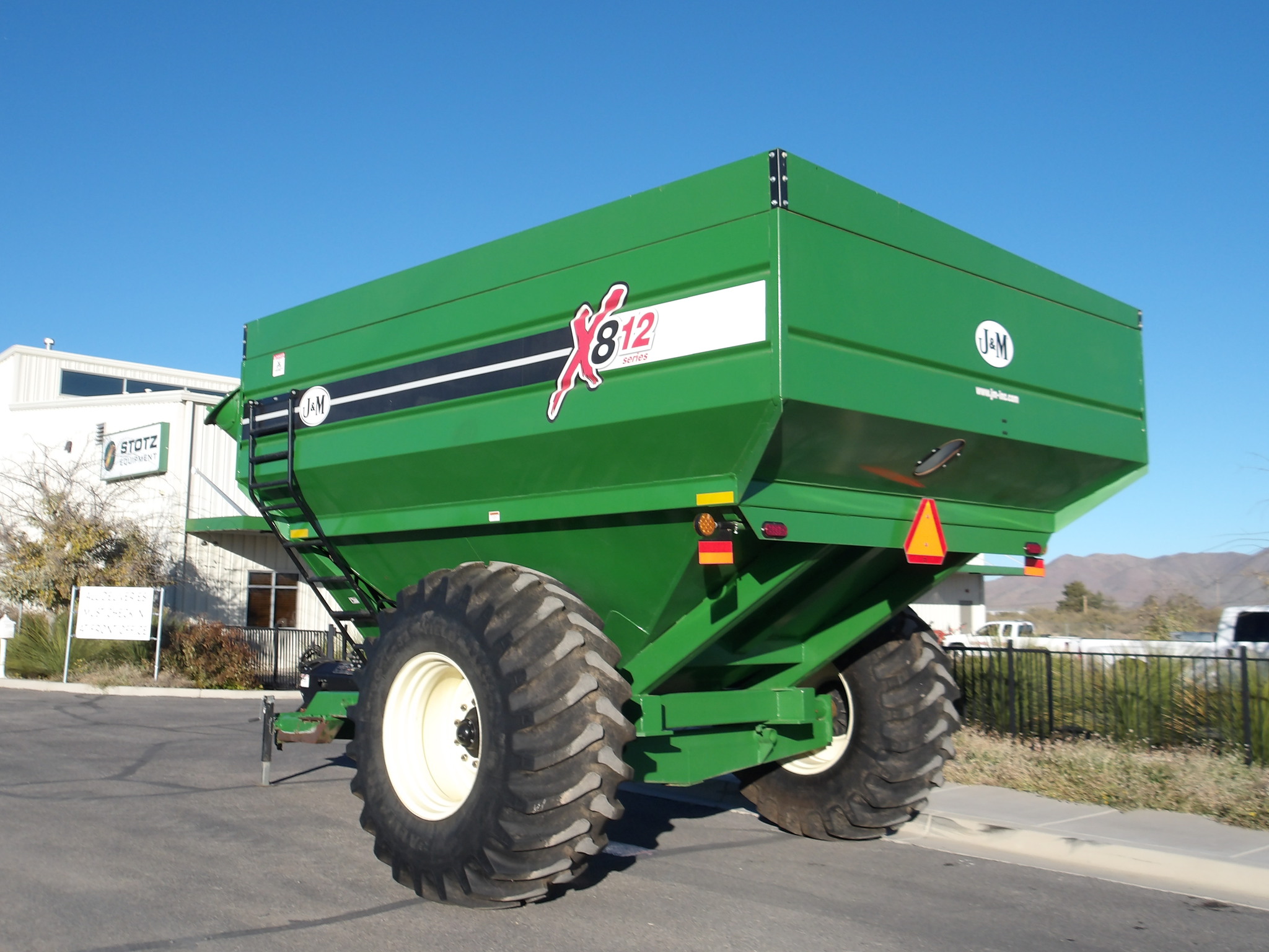 2023 J&M 812X Image 4