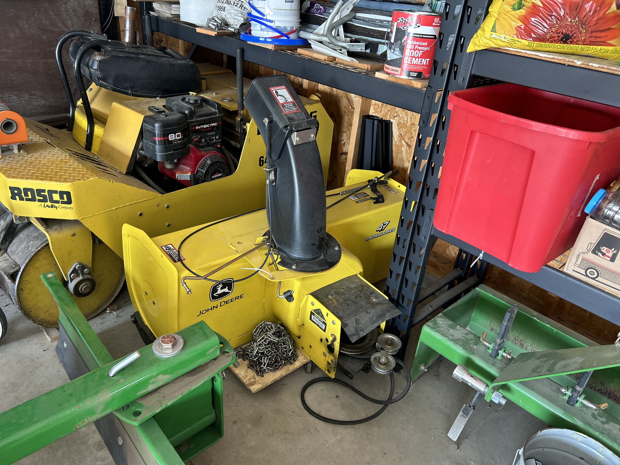 John Deere SB47 snowblower Image 3