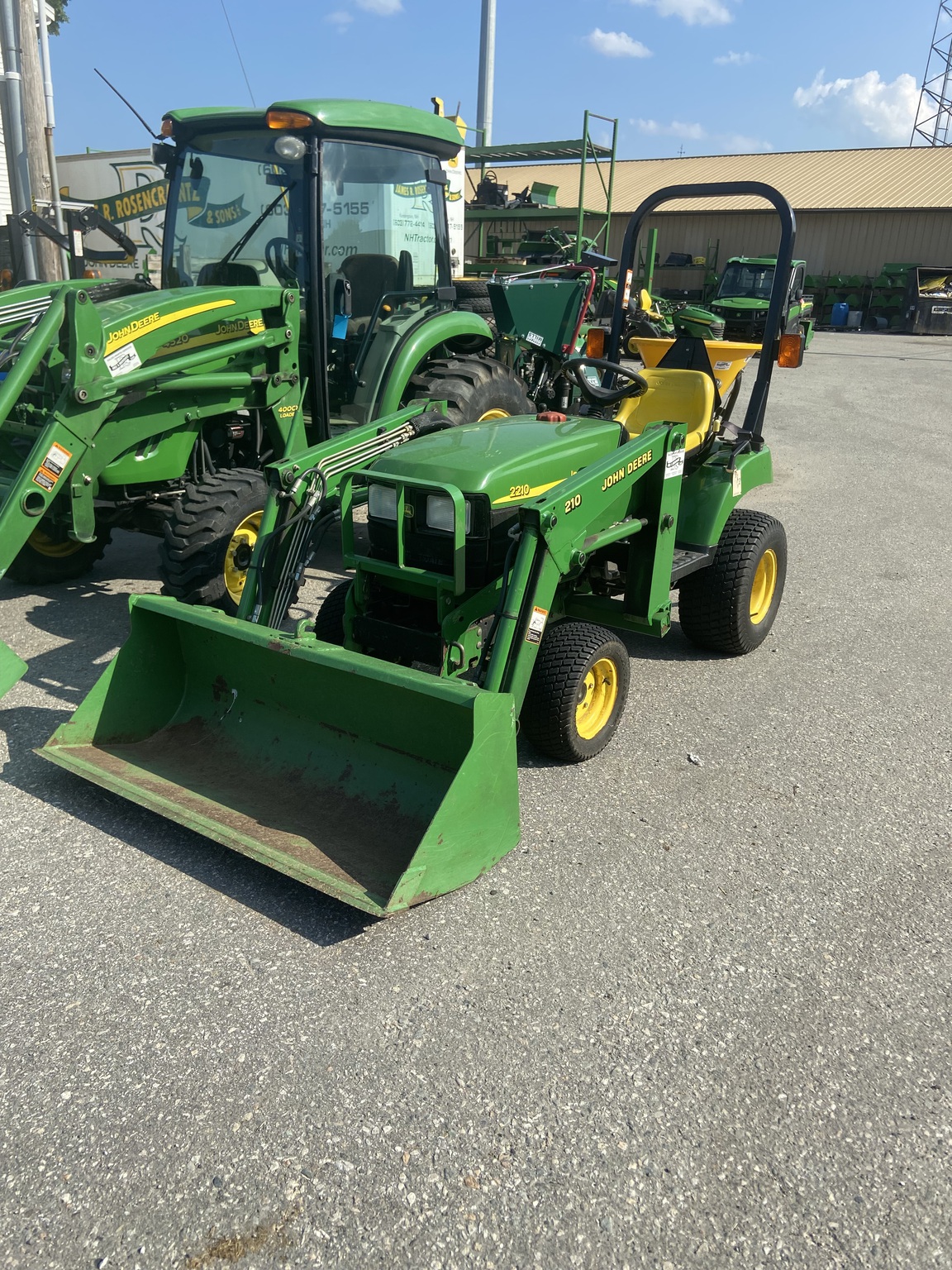 2004 John Deere 2210 Image 1