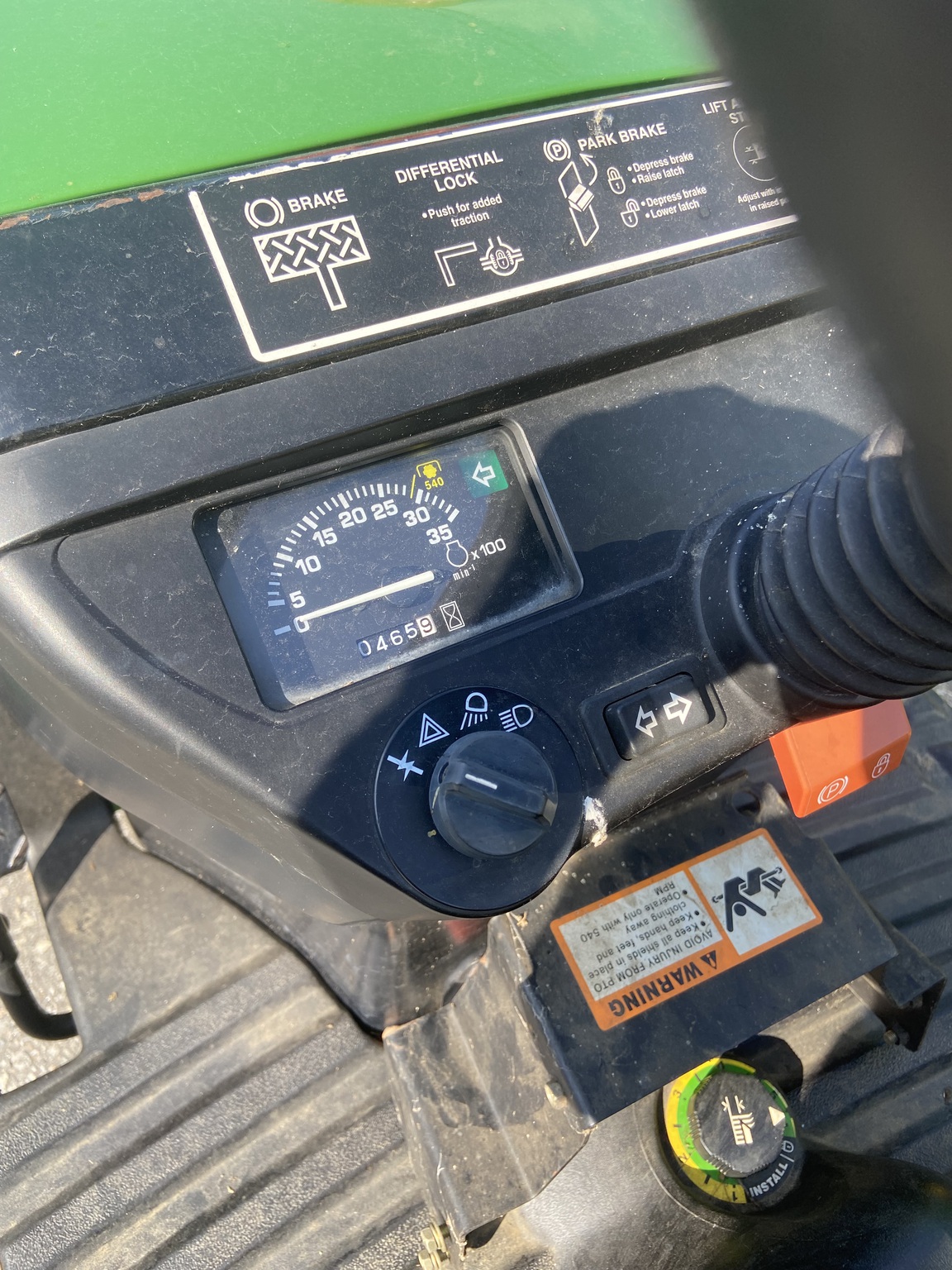2004 John Deere 2210 Image 3