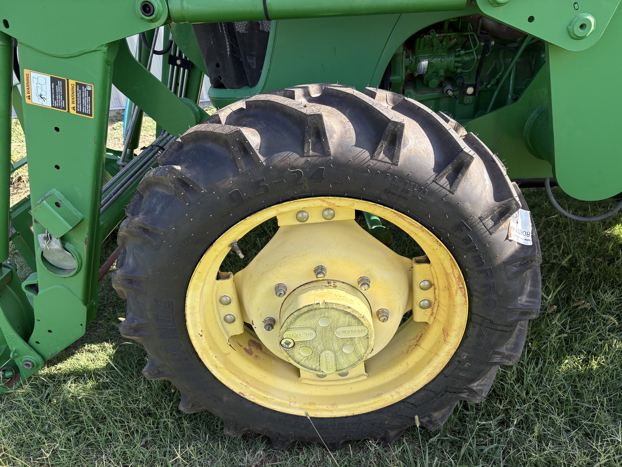 2009 John Deere 5075E Image 6