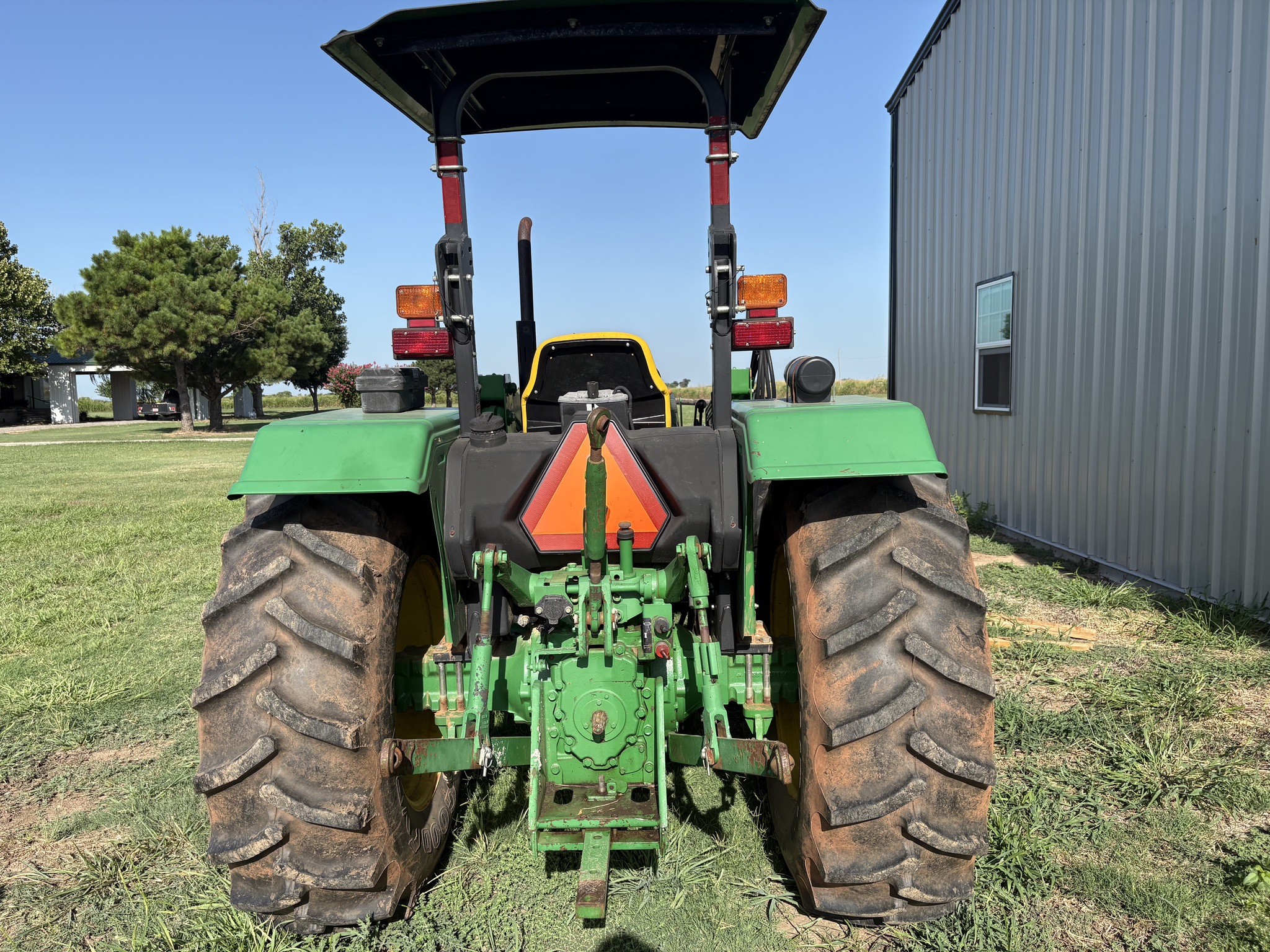 2009 John Deere 5075E Image 3