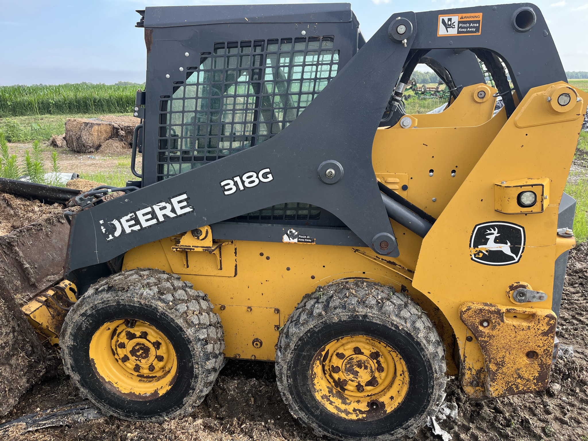 2018 John Deere 318G Image 4