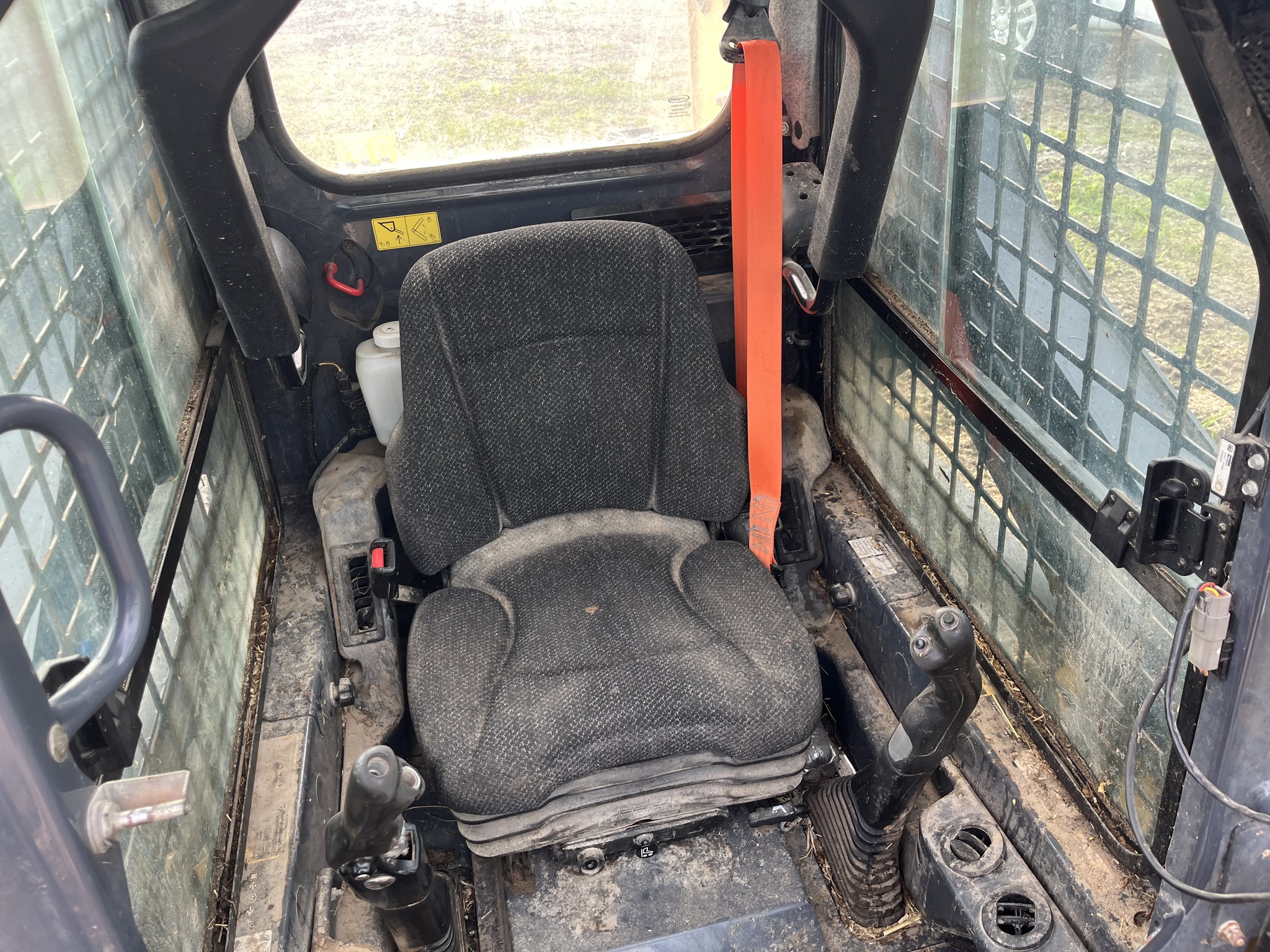 2018 John Deere 318G Image 7