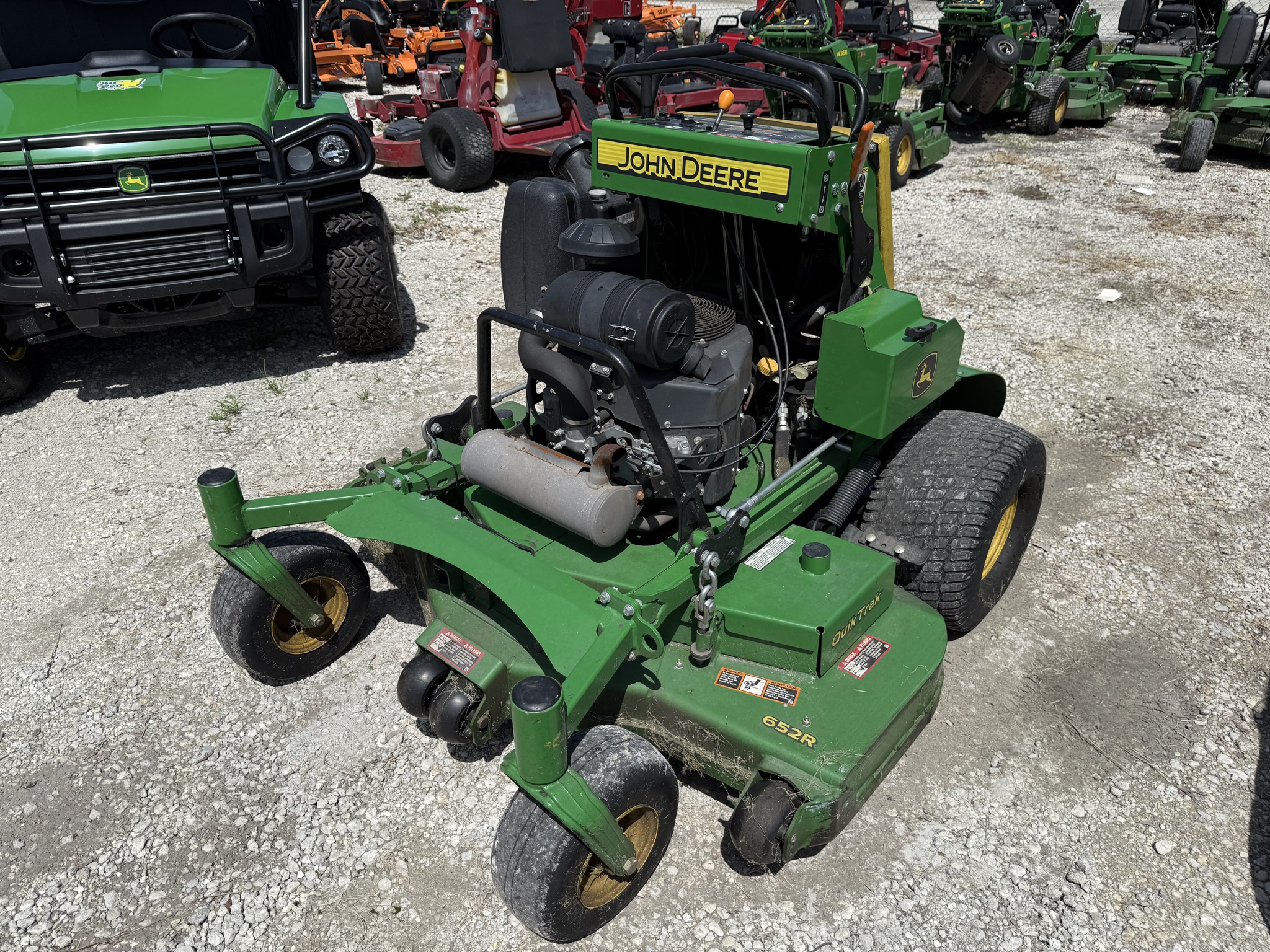 2023 John Deere 652R Image 1