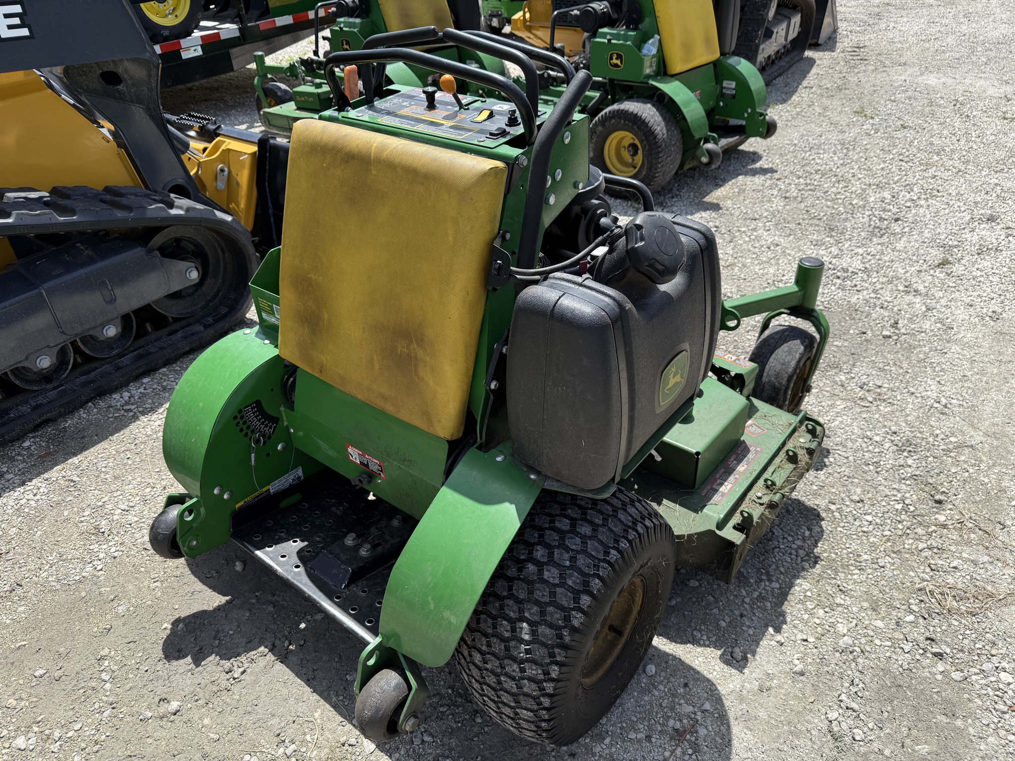 2023 John Deere 652R Image 4