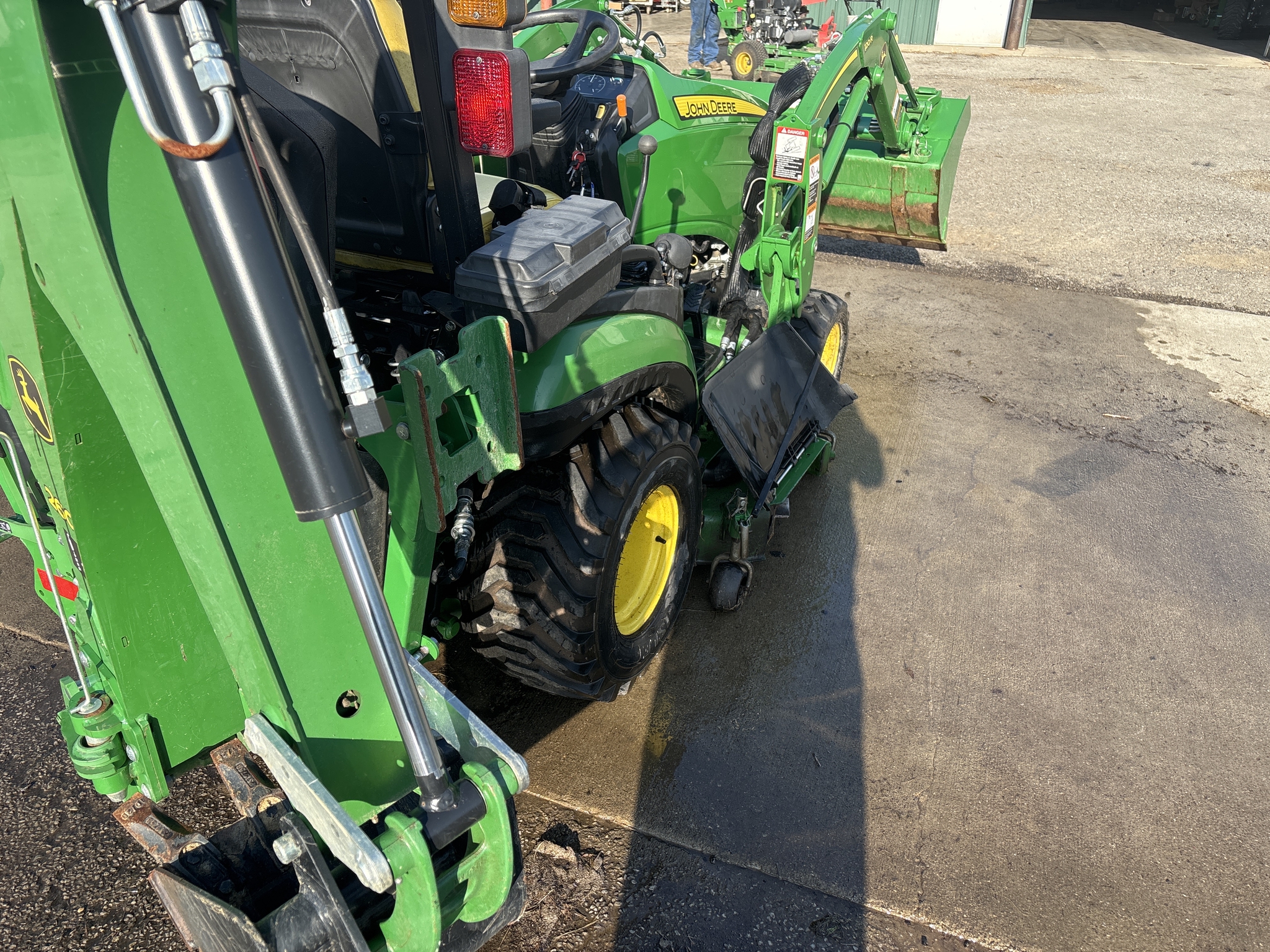 Used 2021 John Deere 1025R Compact Utility Tractors at Koenig Equipment in Amelia, OH - PhotoXL3