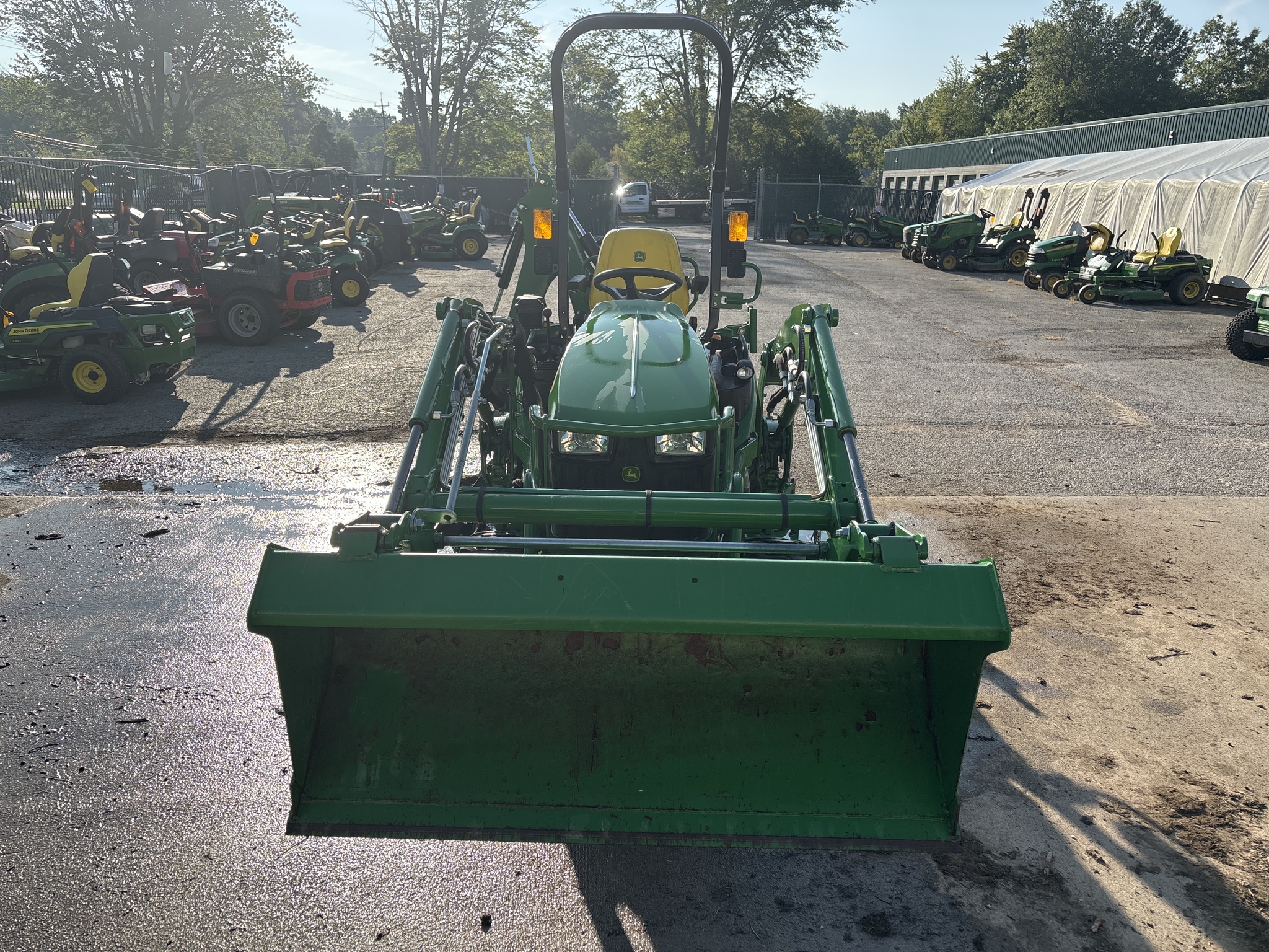 Used 2021 John Deere 1025R Compact Utility Tractors at Koenig Equipment in Amelia, OH - PhotoXL5