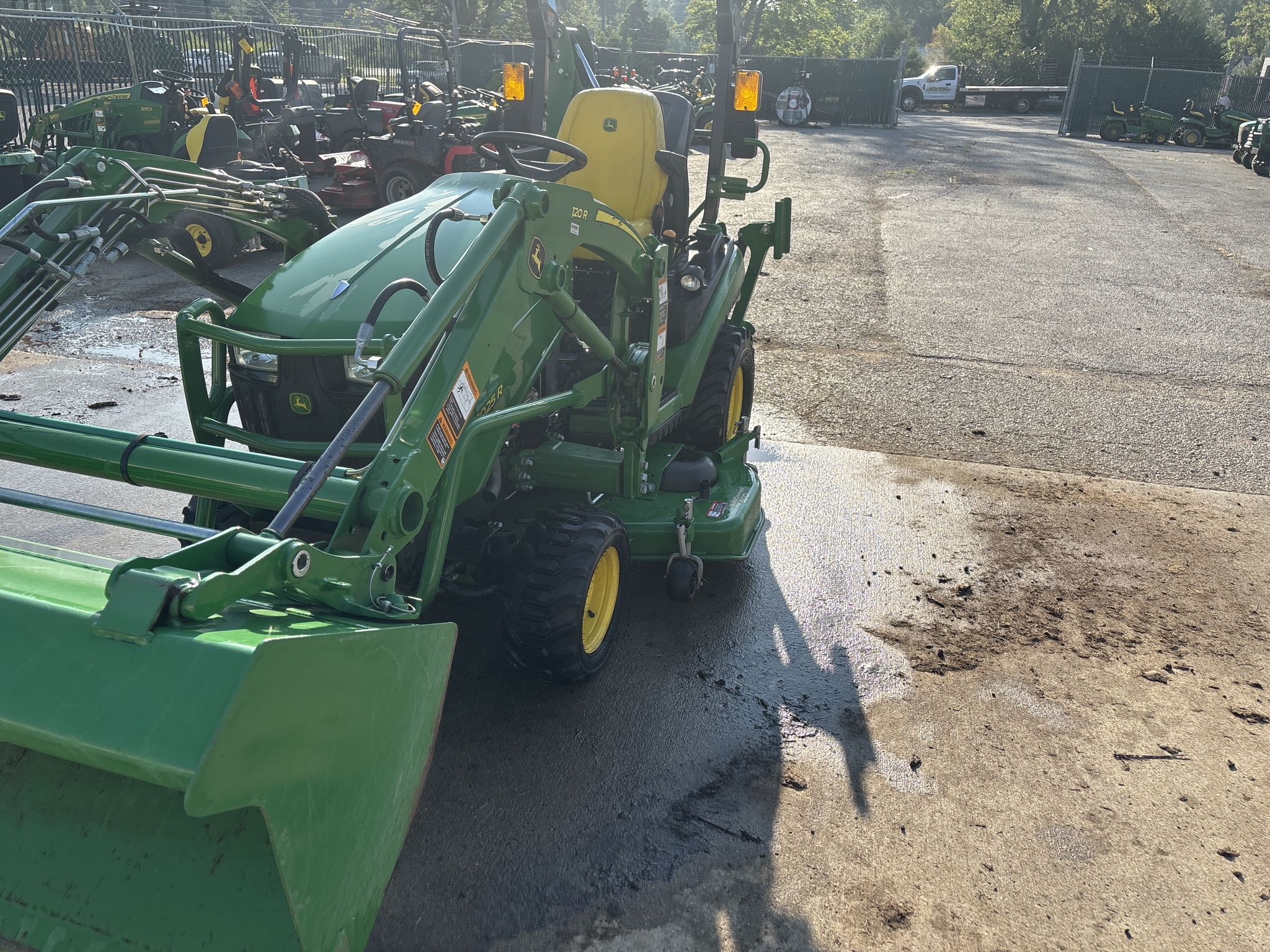 Used 2021 John Deere 1025R Compact Utility Tractors at Koenig Equipment in Amelia, OH - PhotoXL6