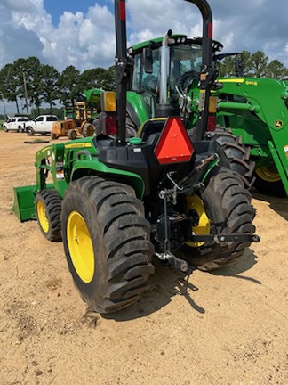 2023 John Deere 3038E Photo 4