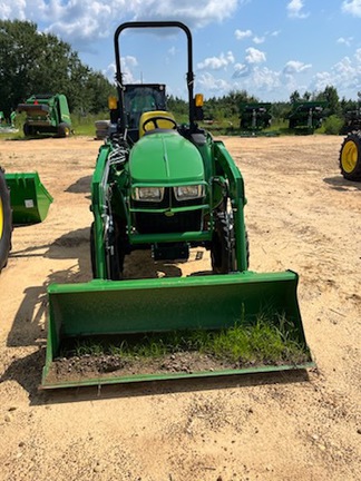 2023 John Deere 3038E Photo 2