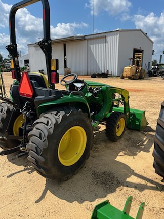 2023 John Deere 3038E Photo 3