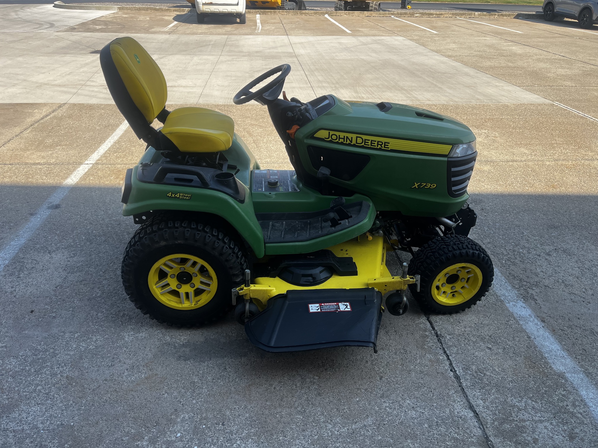 2022 John Deere X739 Image 7
