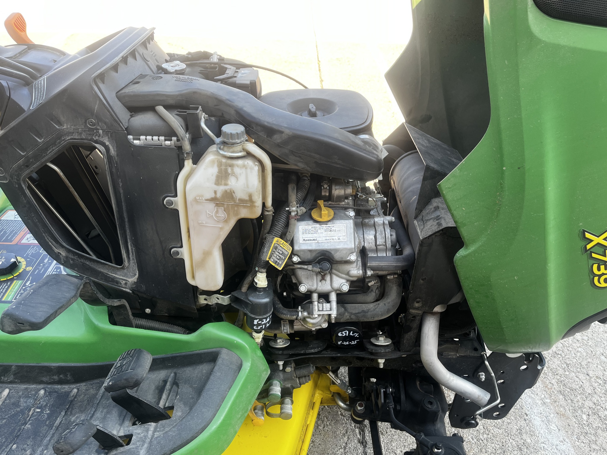 2022 John Deere X739 Image 3