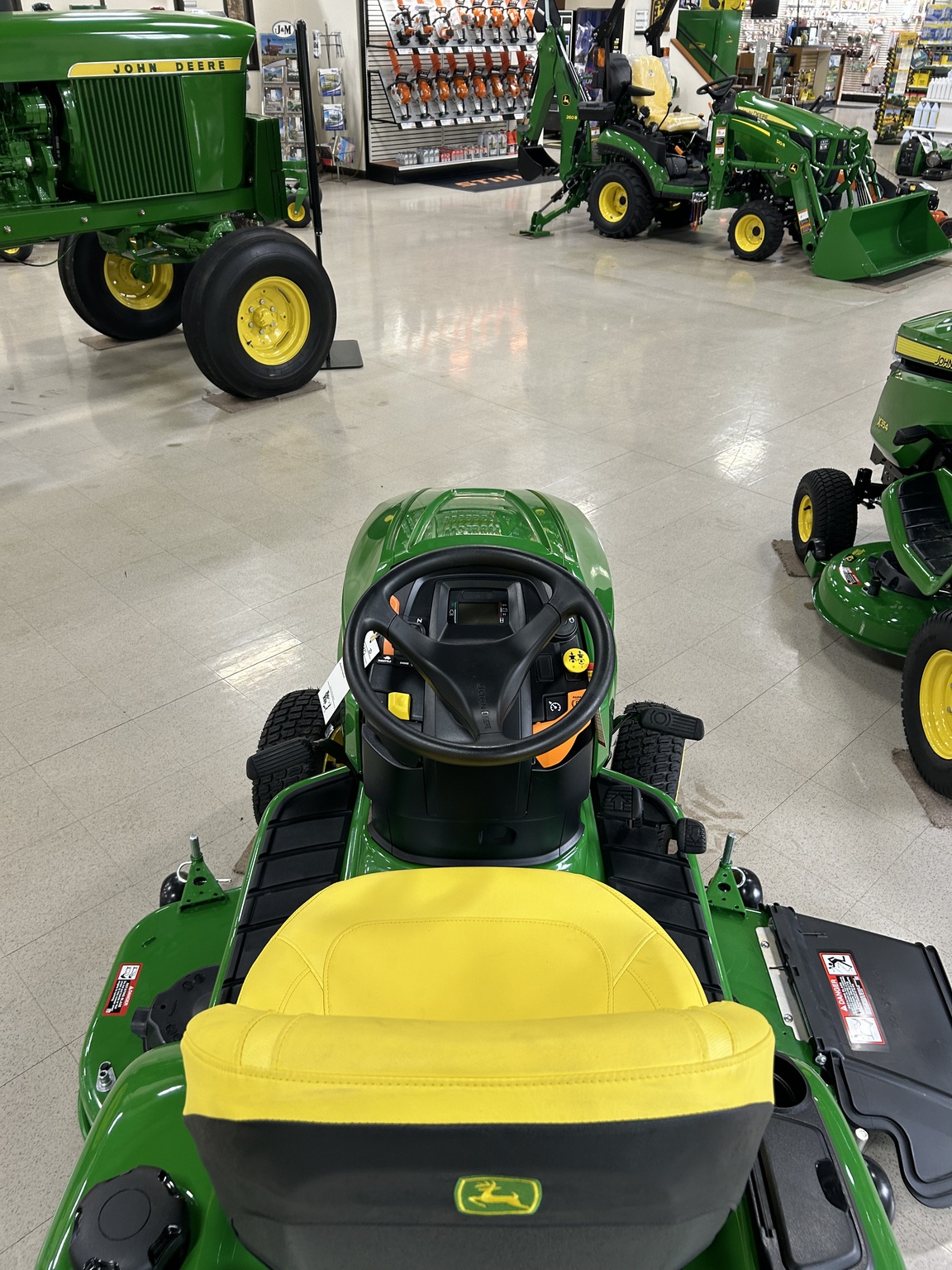 2025 John Deere X380 Image 6
