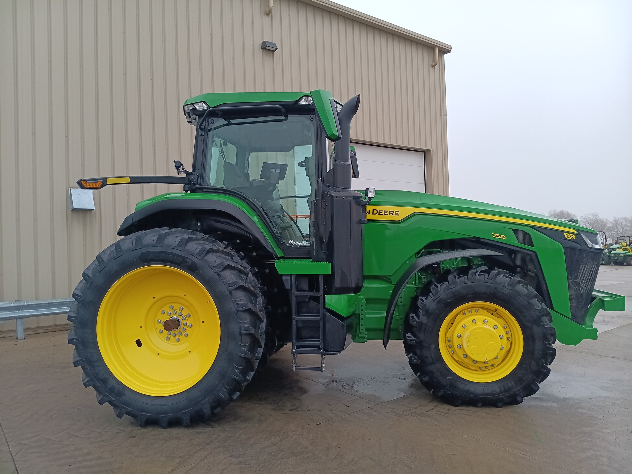 2025 John Deere 8R 250 Image 2