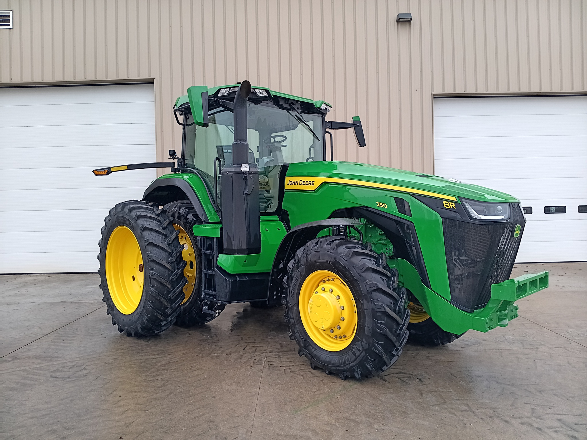2025 John Deere 8R 250 Image 1