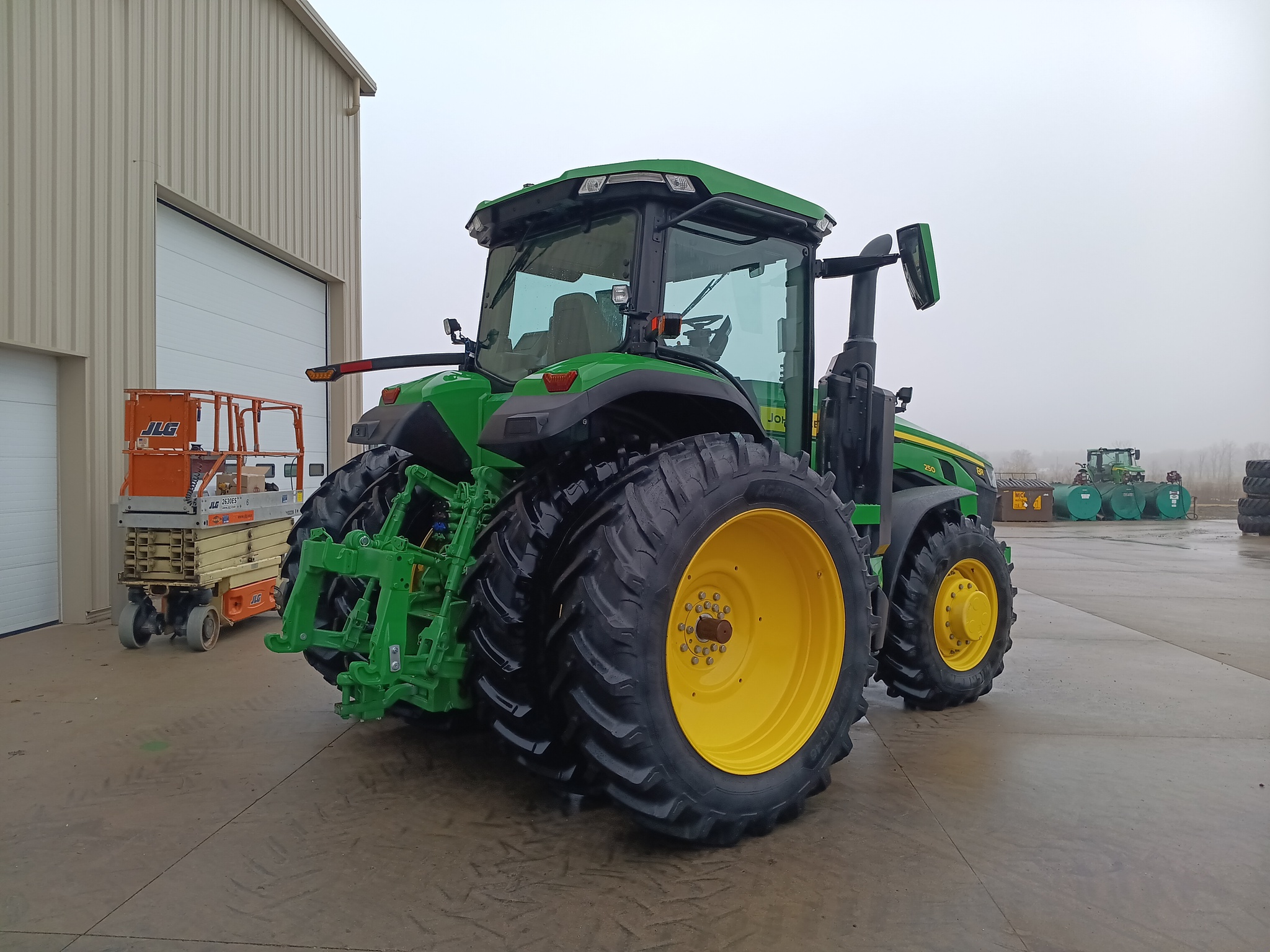 2025 John Deere 8R 250 Image 3