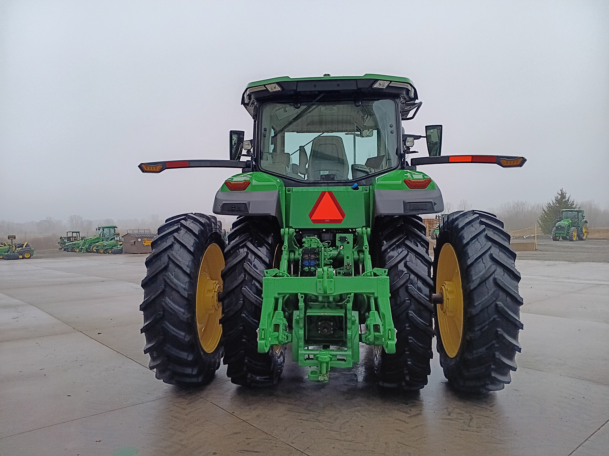 2025 John Deere 8R 250 Image 4
