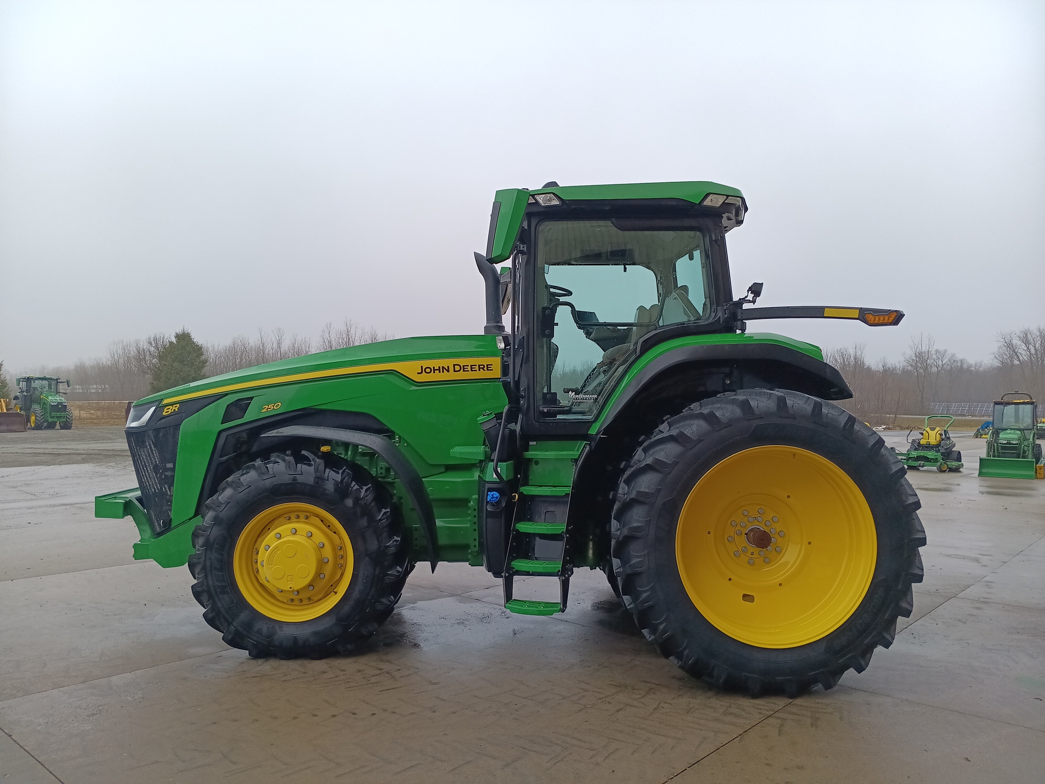 2025 John Deere 8R 250 Image 6