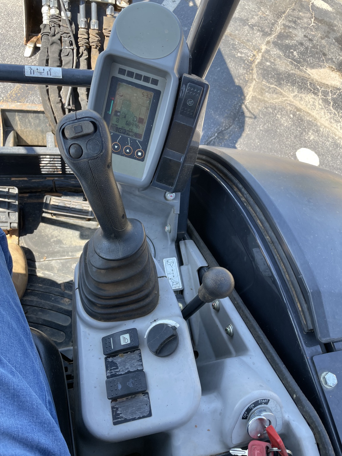 2023 John Deere 35G Image 9
