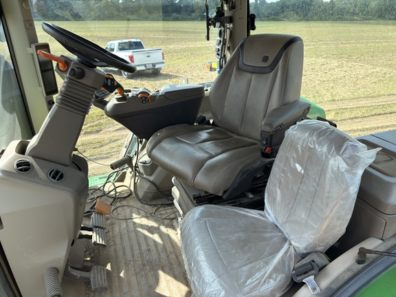 Photo of 2023 John Deere 8R 370