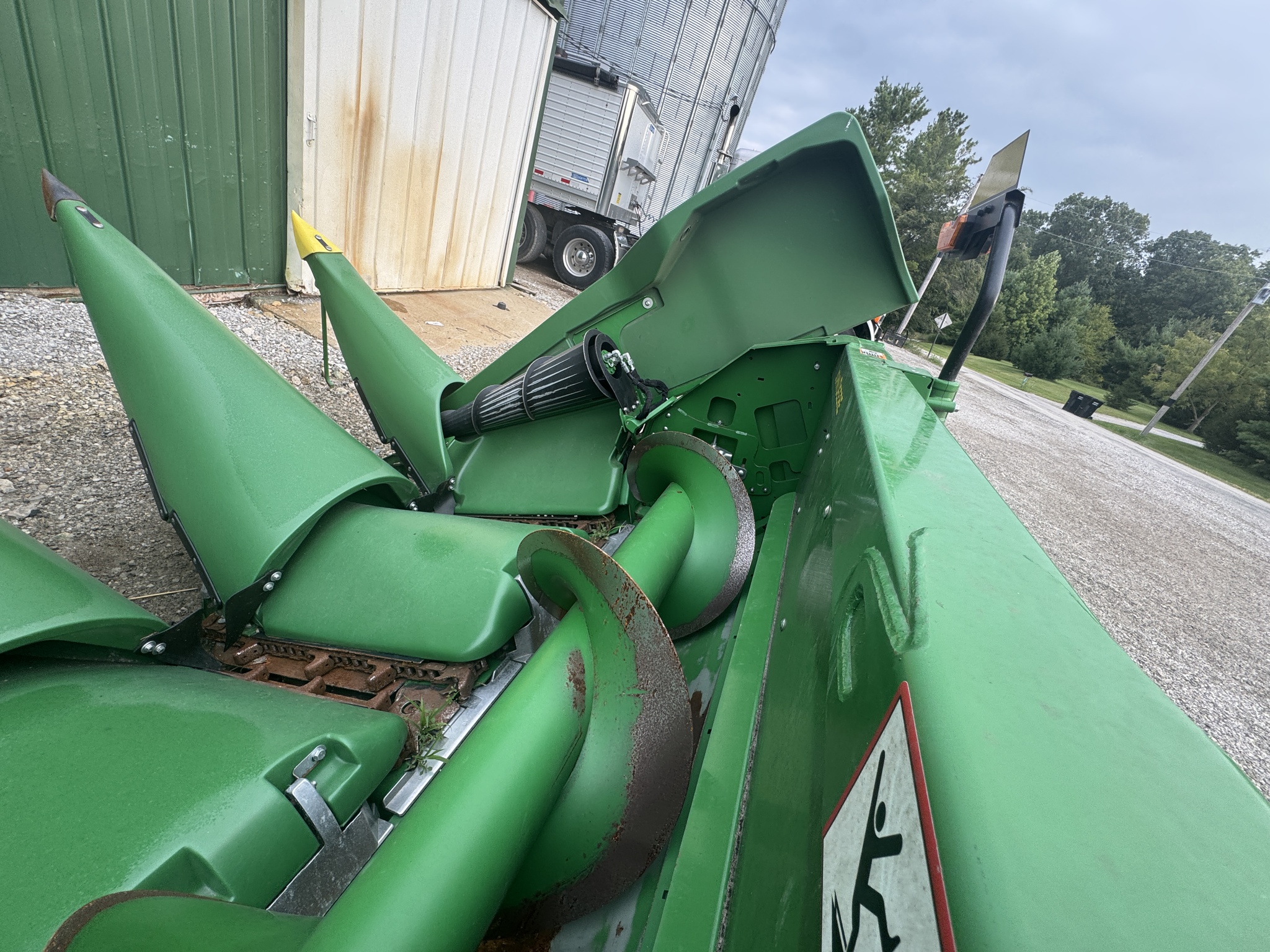 2022 John Deere C8R Image 8