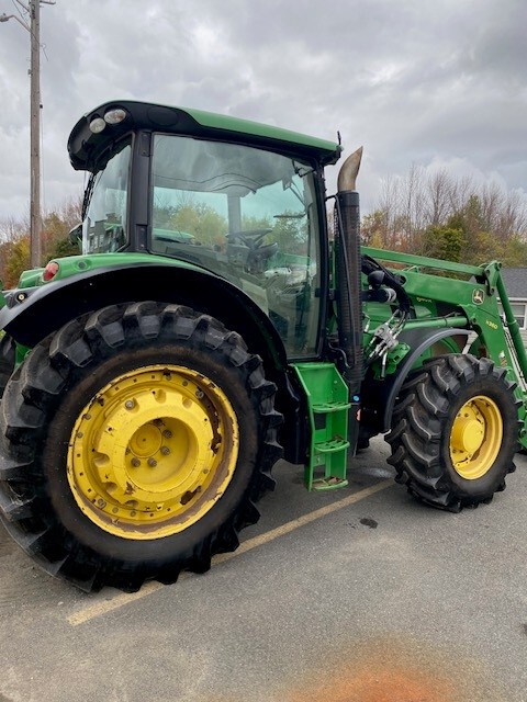 2014 John Deere 6140R Image 6