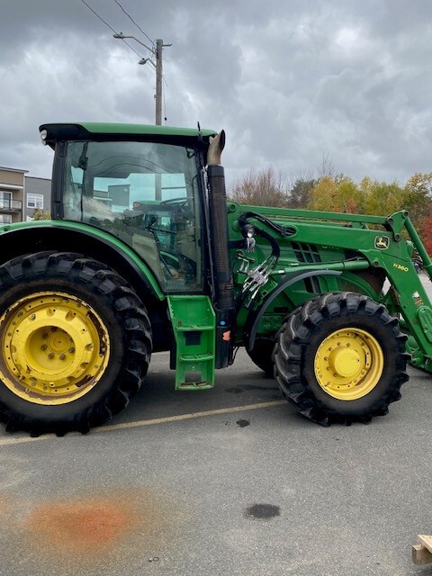 2014 John Deere 6140R Image 17