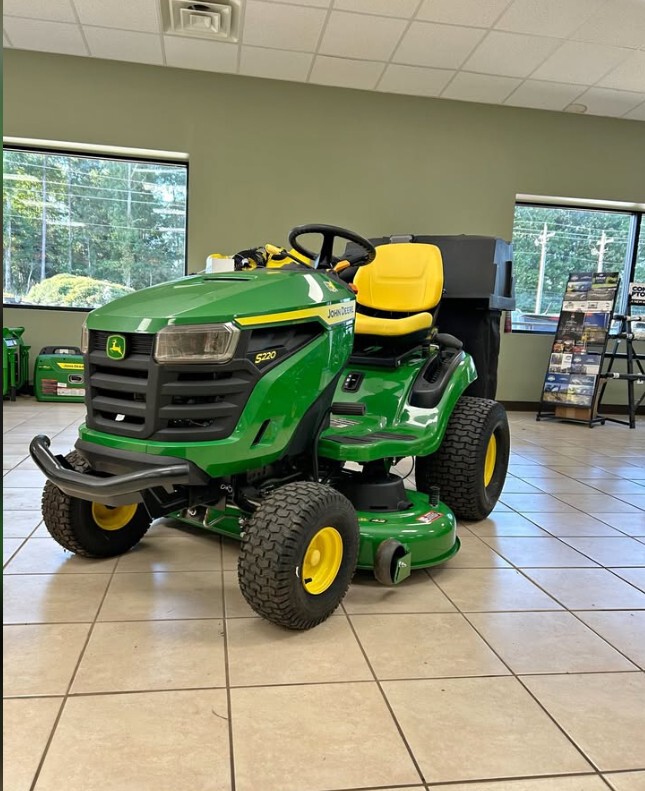 2025 John Deere S220 Image 1