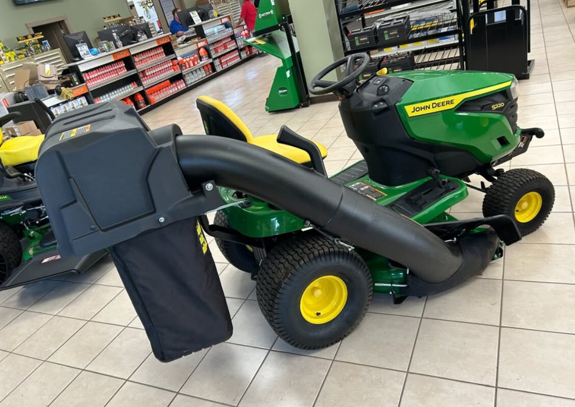 2025 John Deere S220 Image 2