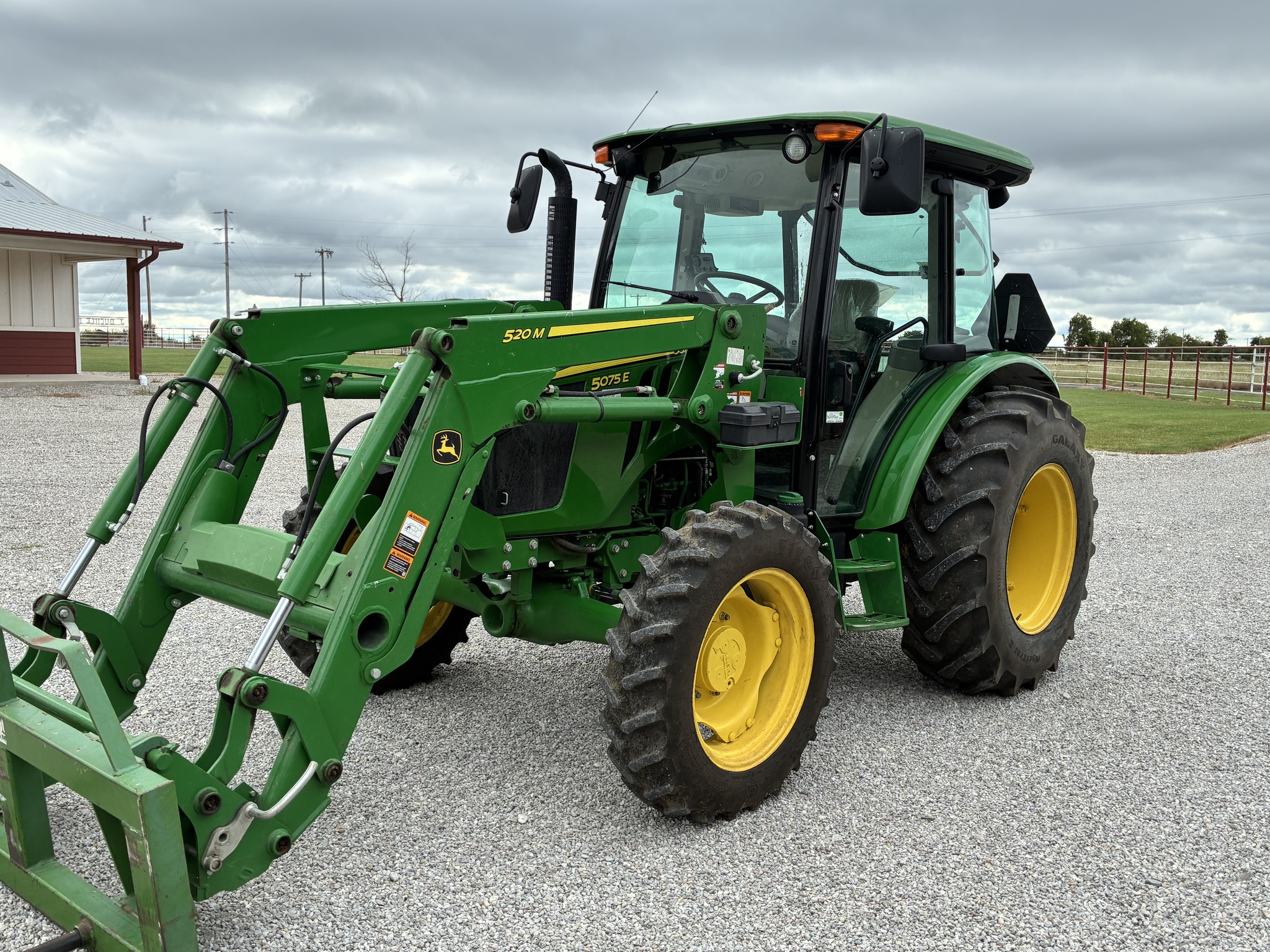 2021 John Deere 5075E Image 1