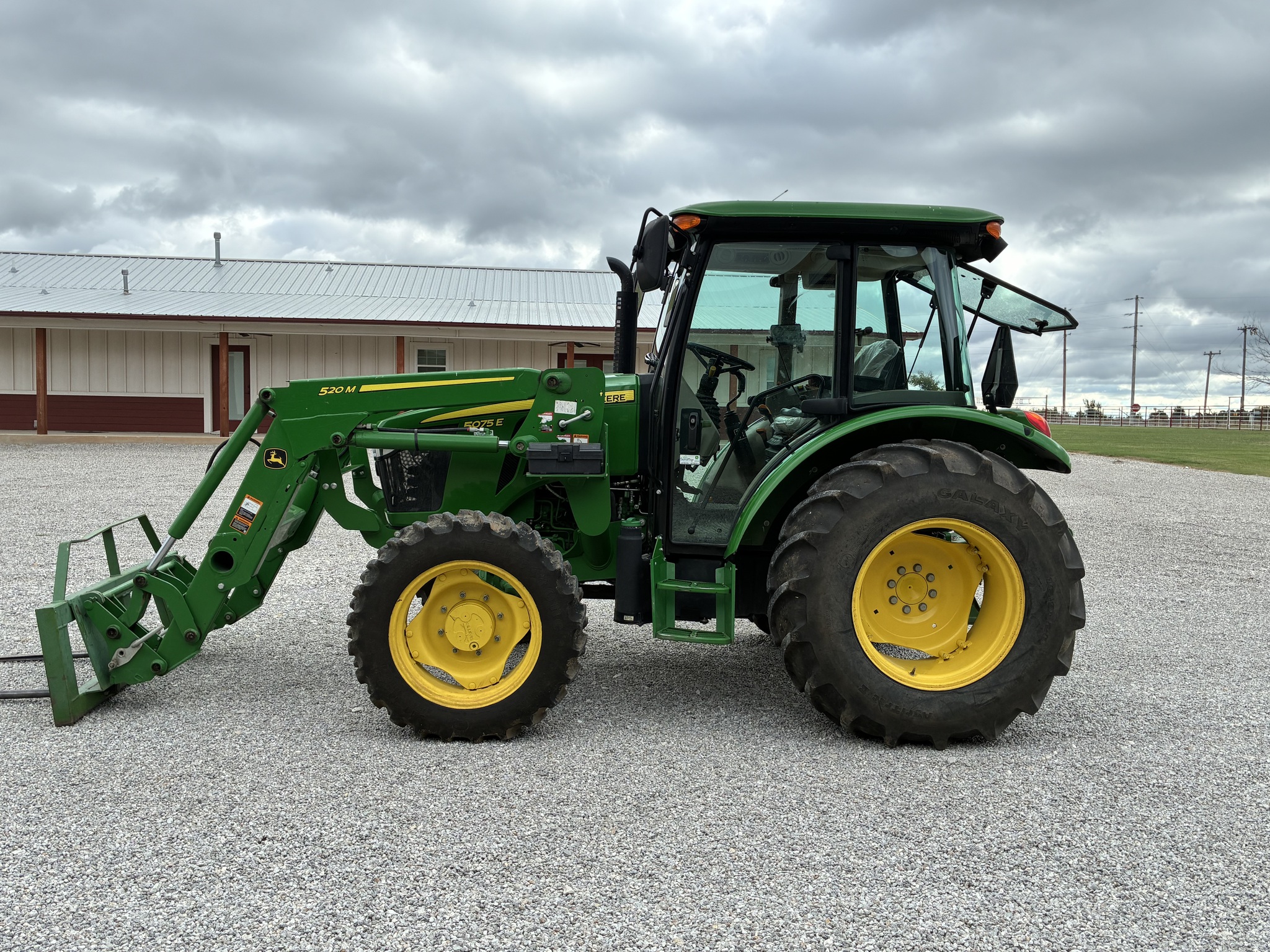 2021 John Deere 5075E Image 2