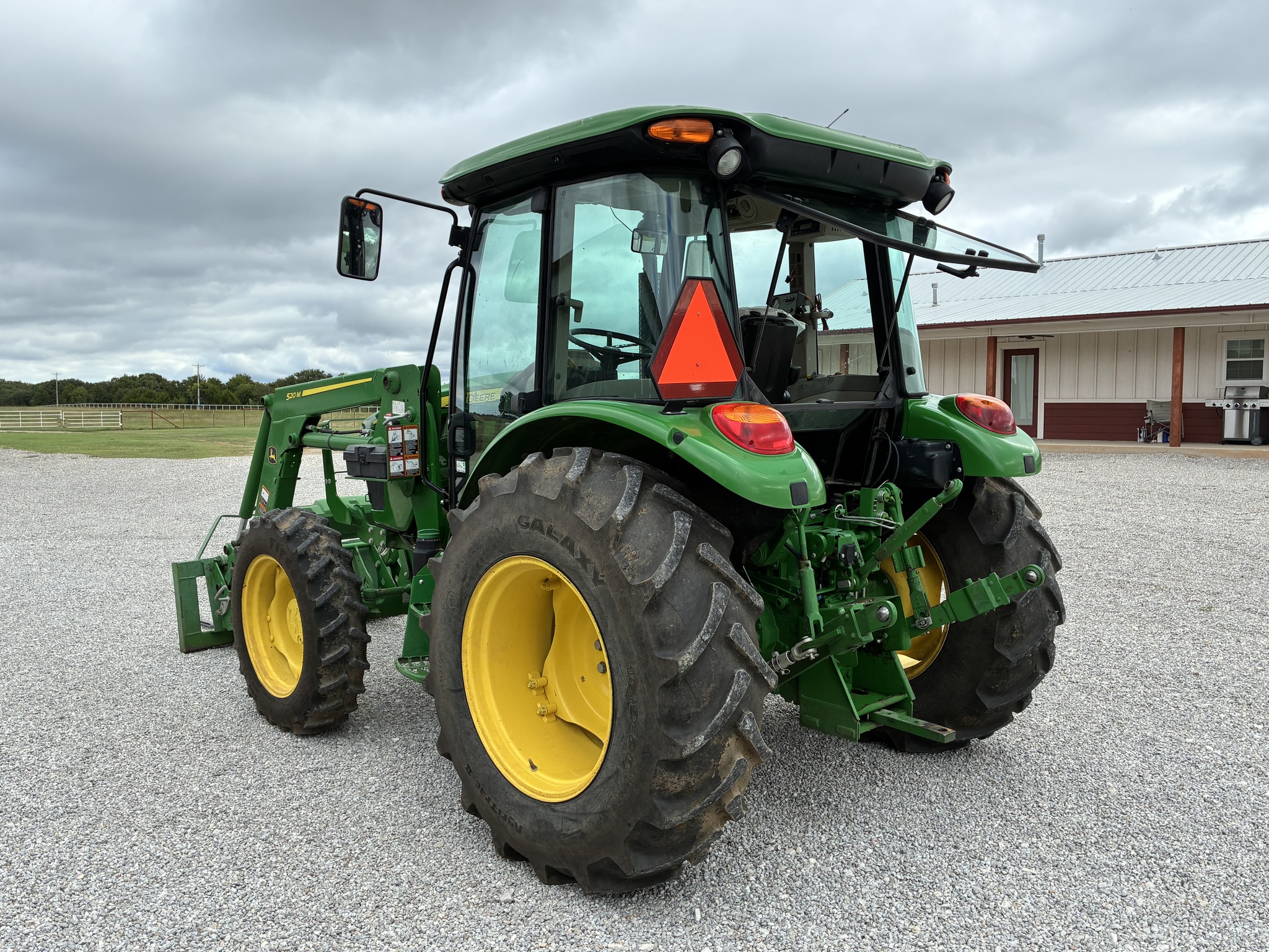 2021 John Deere 5075E Image 3