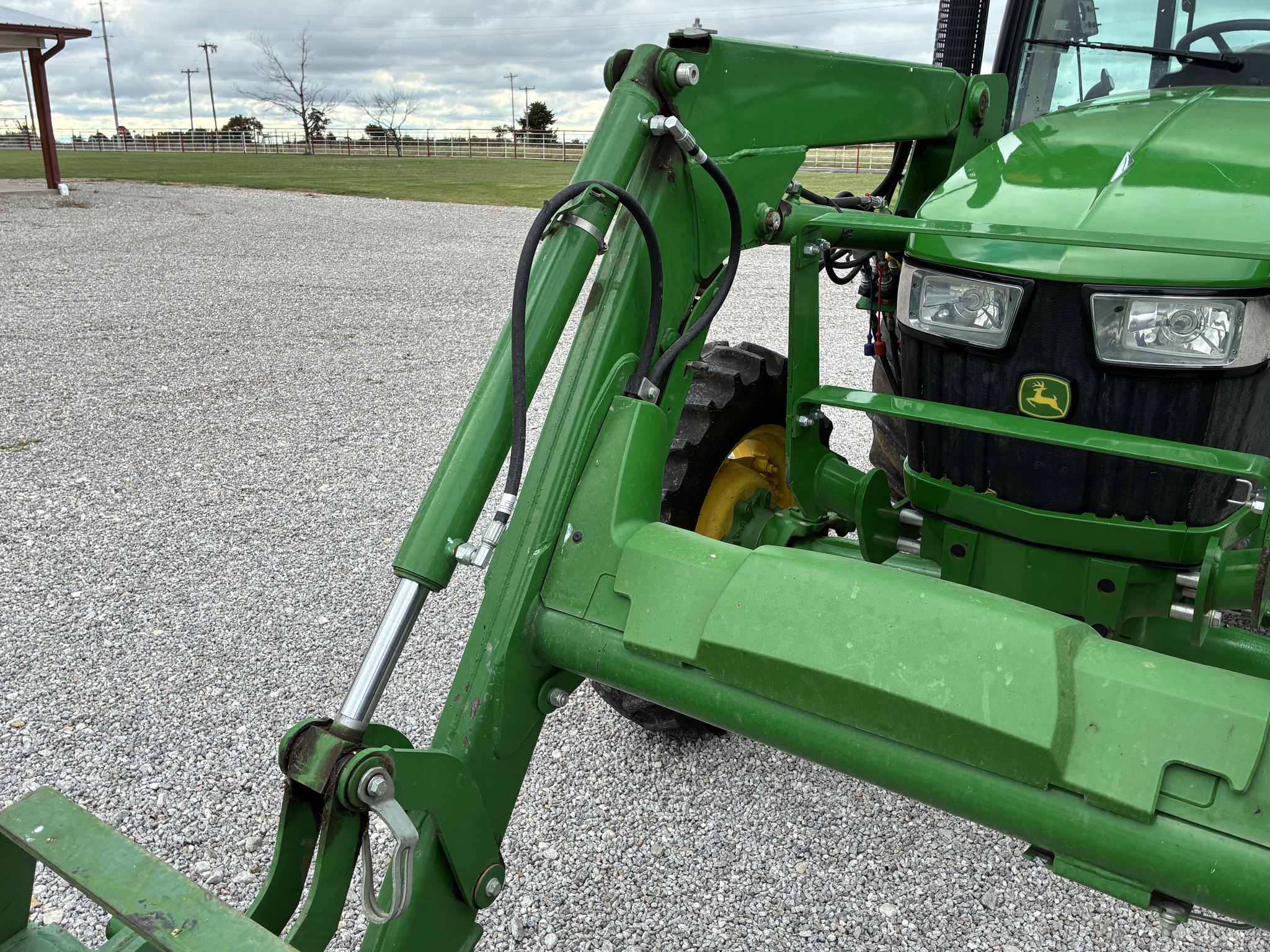 2021 John Deere 5075E Image 11