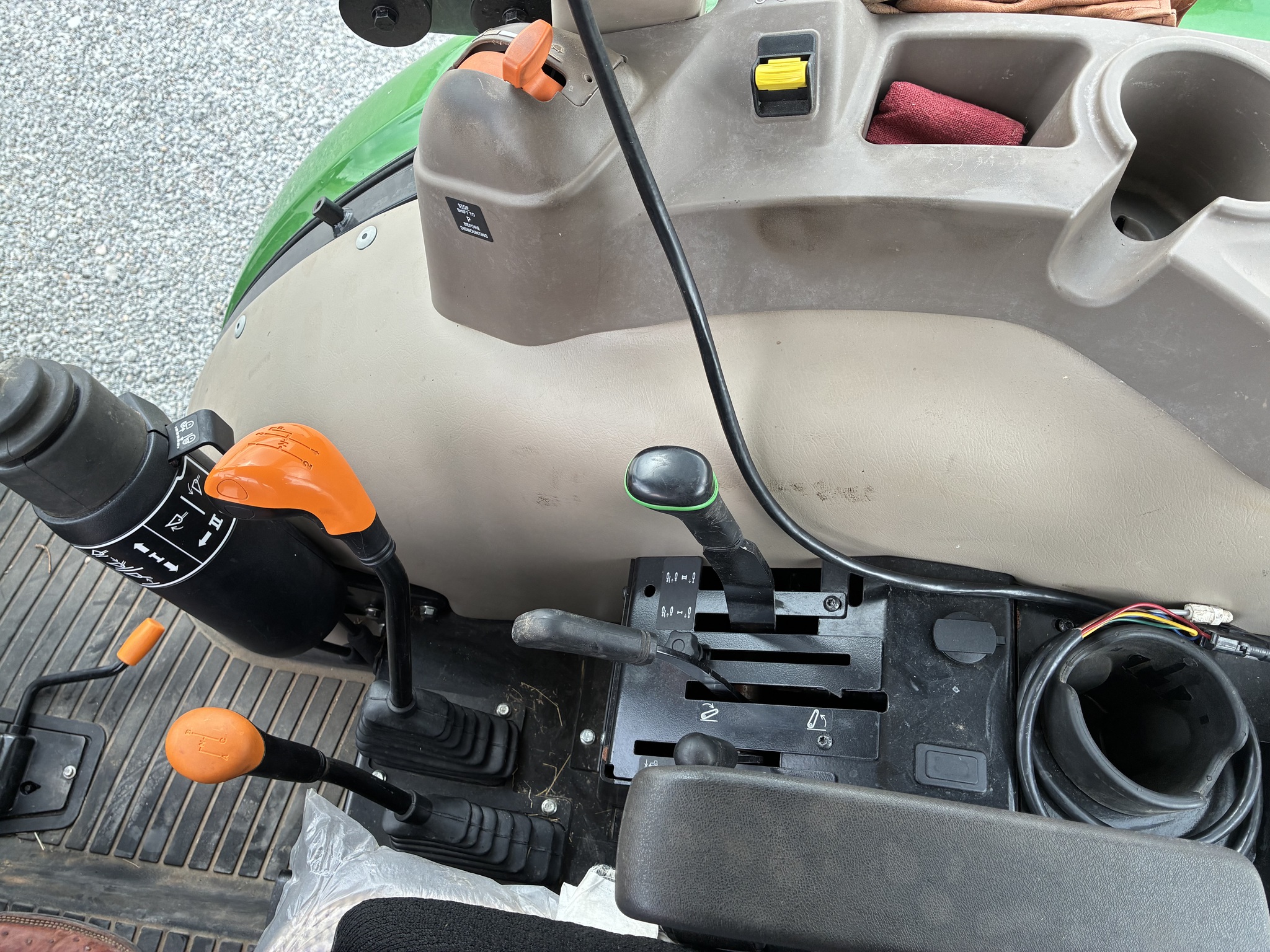 2021 John Deere 5075E Image 17