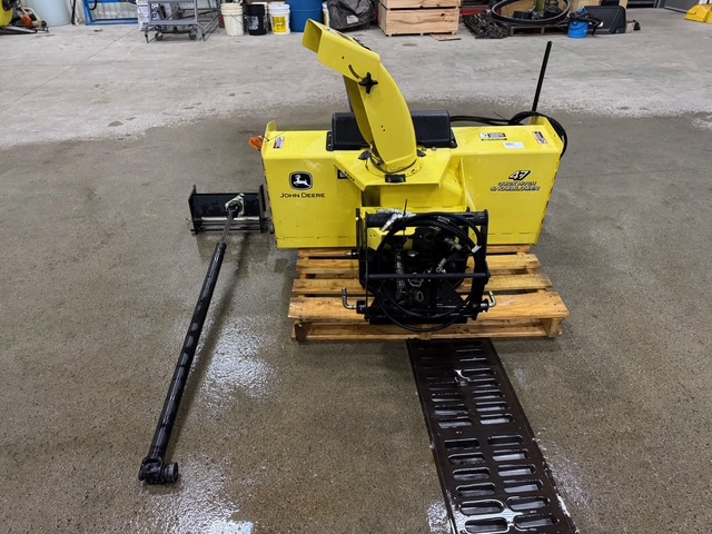 2005 John Deere 47 IN Image 5