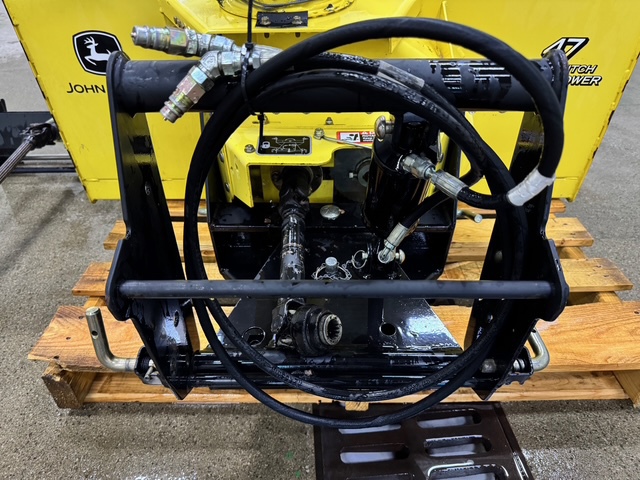 2005 John Deere 47 IN Image 4