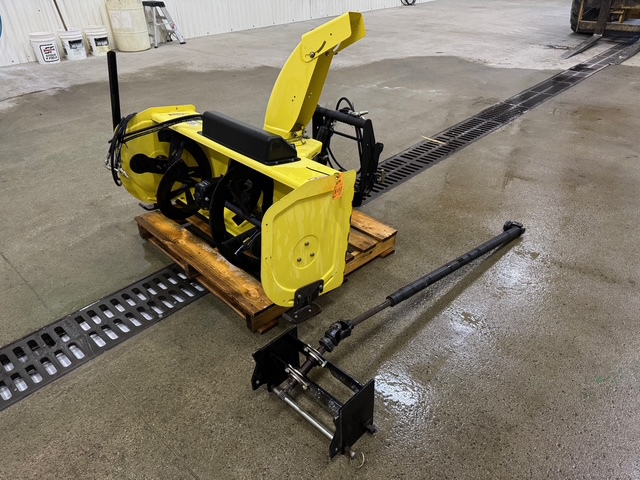 2005 John Deere 47 IN Image 1