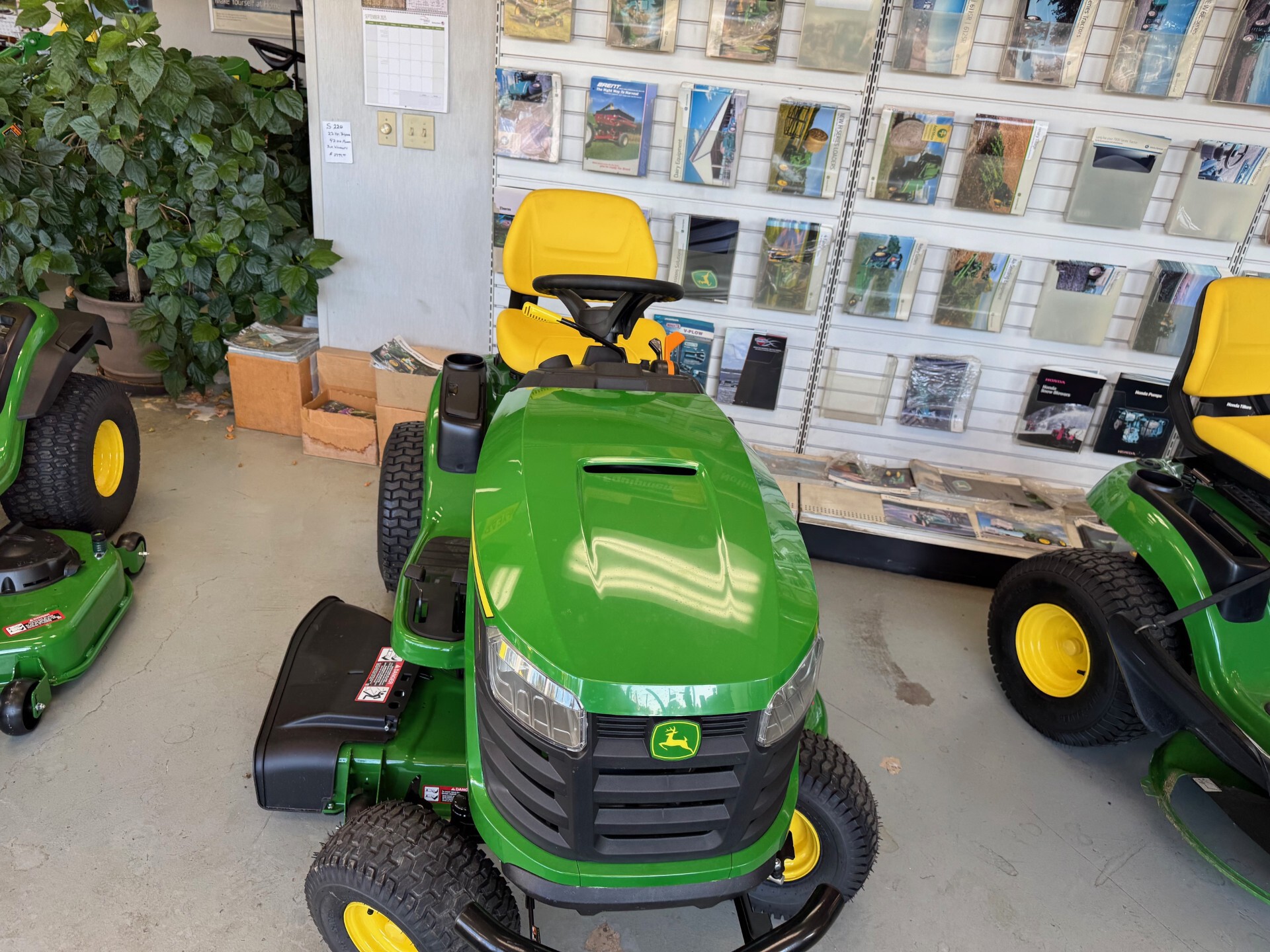 2025 John Deere S220 Image 2