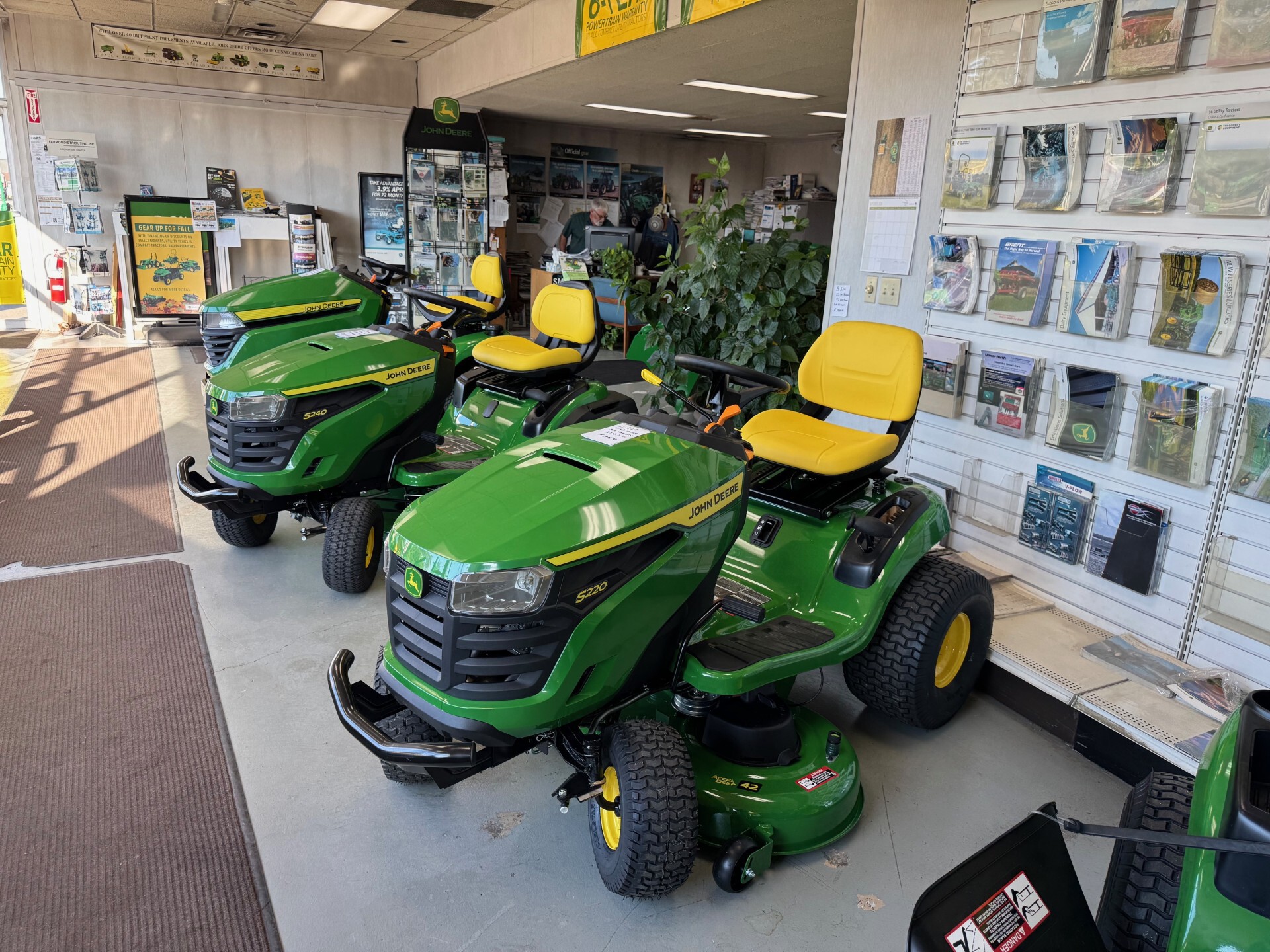 2025 John Deere S220 Image 4