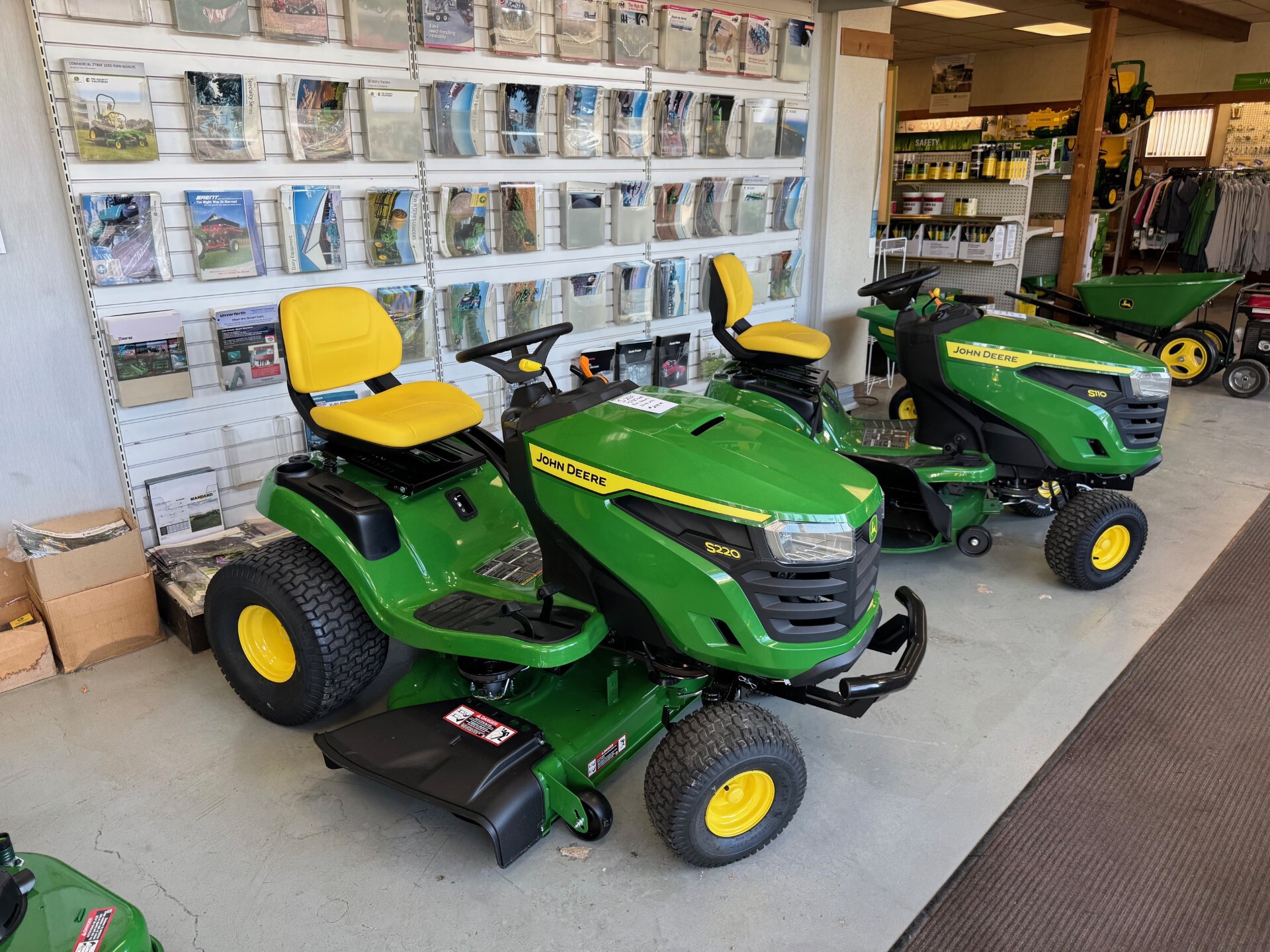 2025 John Deere S220 Image 1