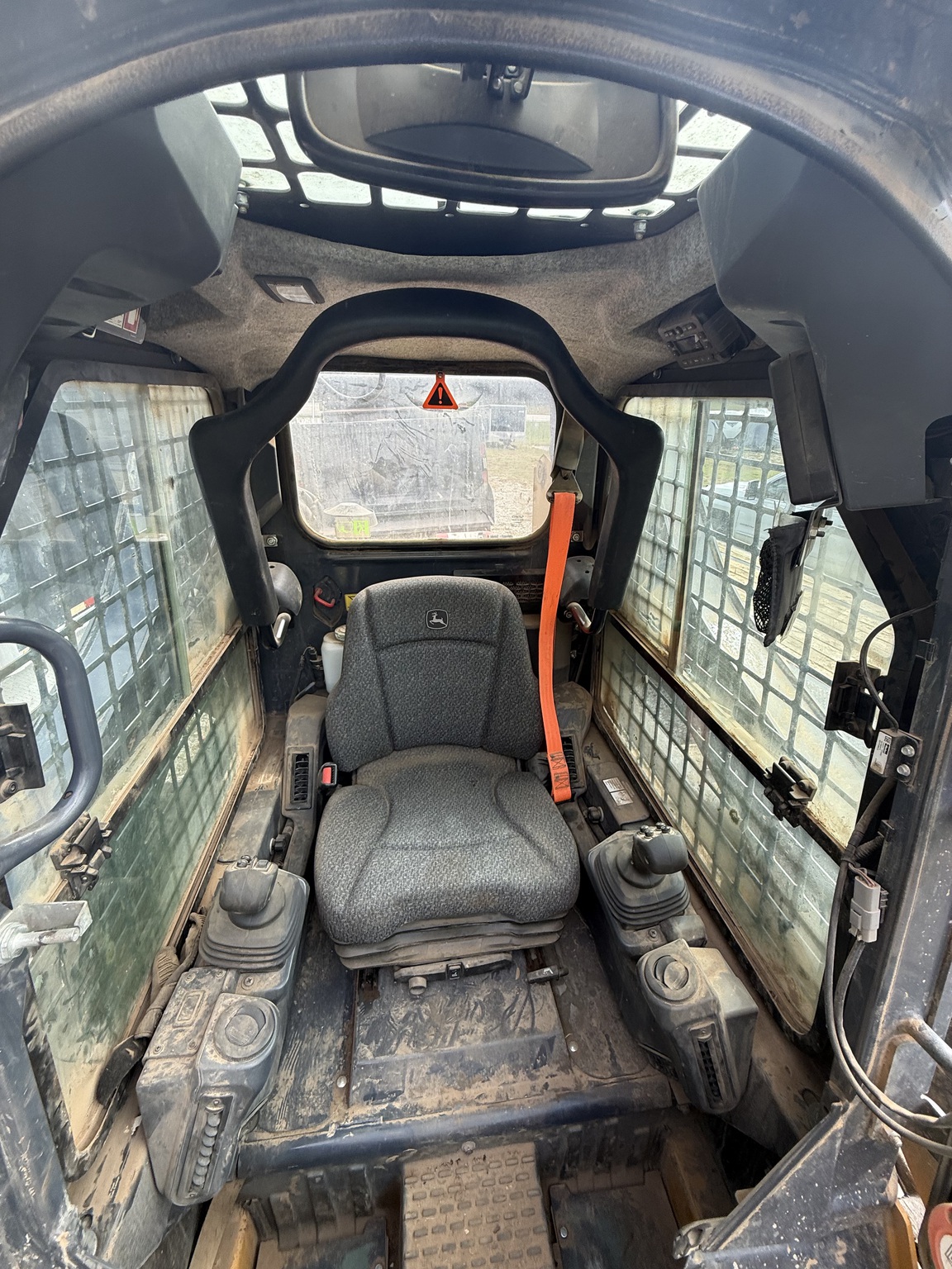 2023 John Deere 317G Image 6